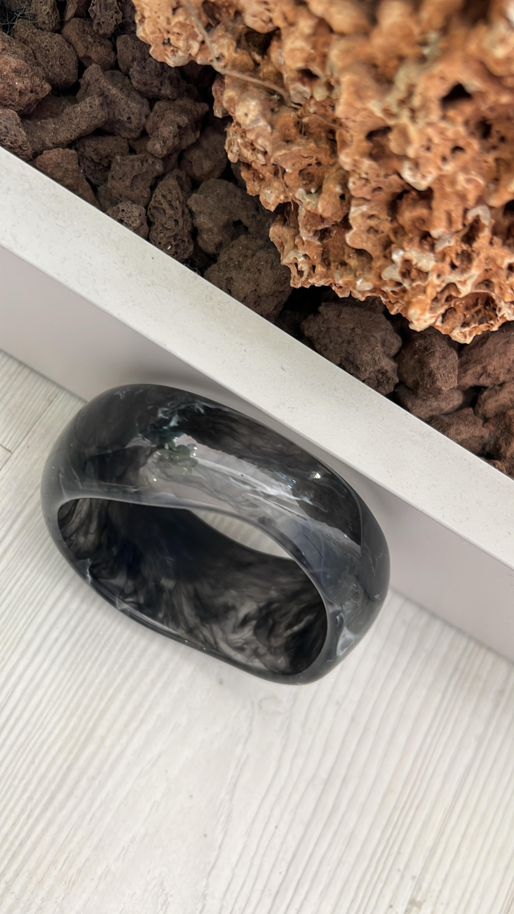 Asimetrik Oval Siyah Bileklik