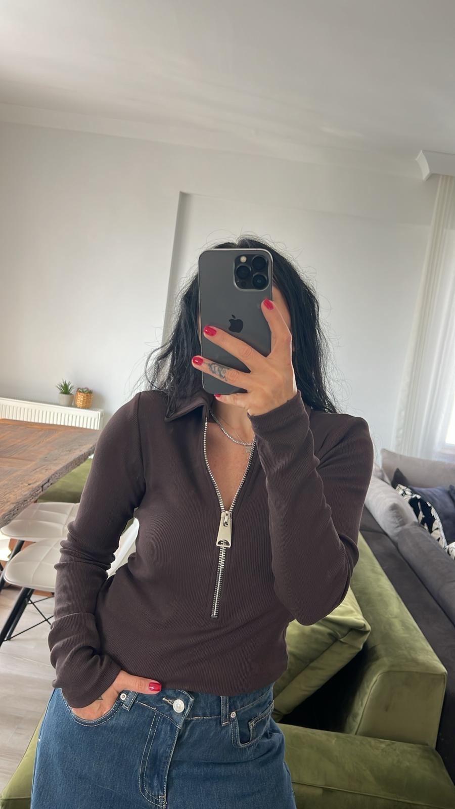 Fermuarlı Polo Yaka Kahve Bluz