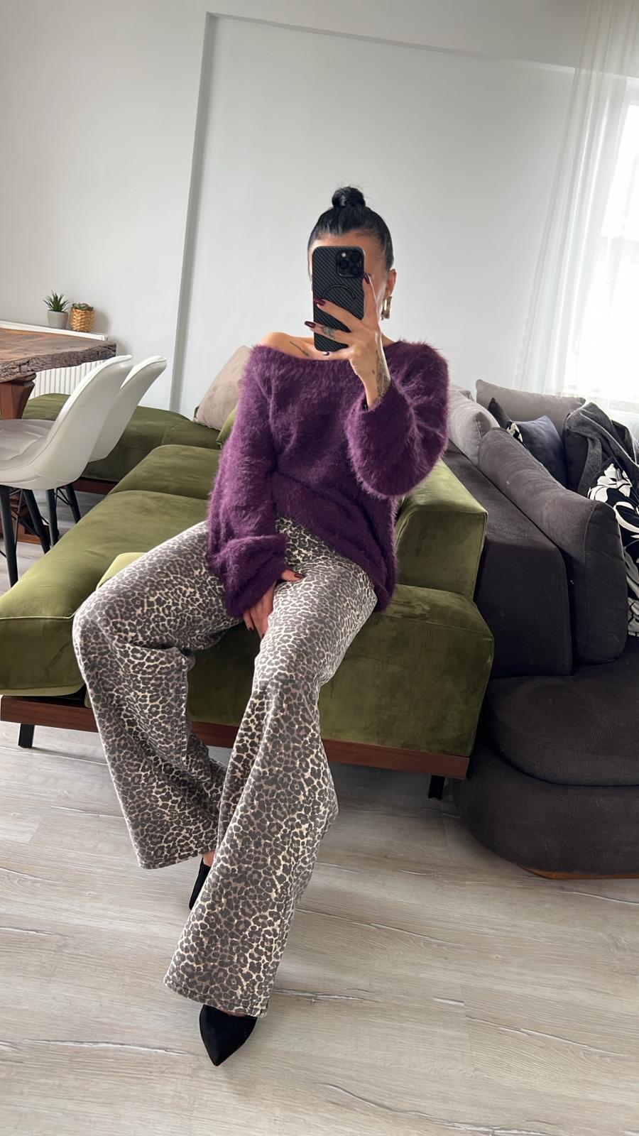 Kayık Yaka Yumuşak Dokulu Triko Kazak