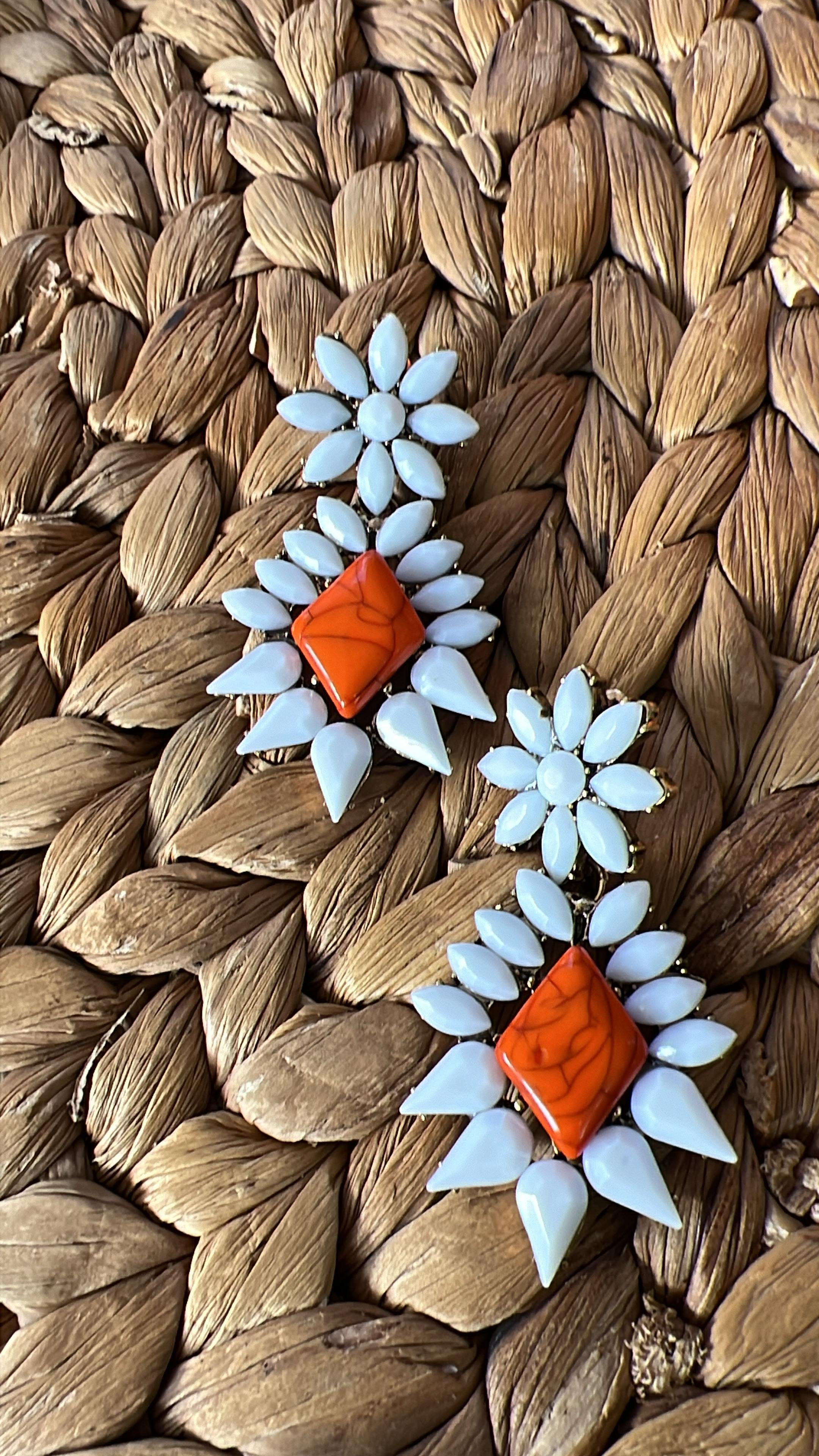 Zambak Desen Küpe