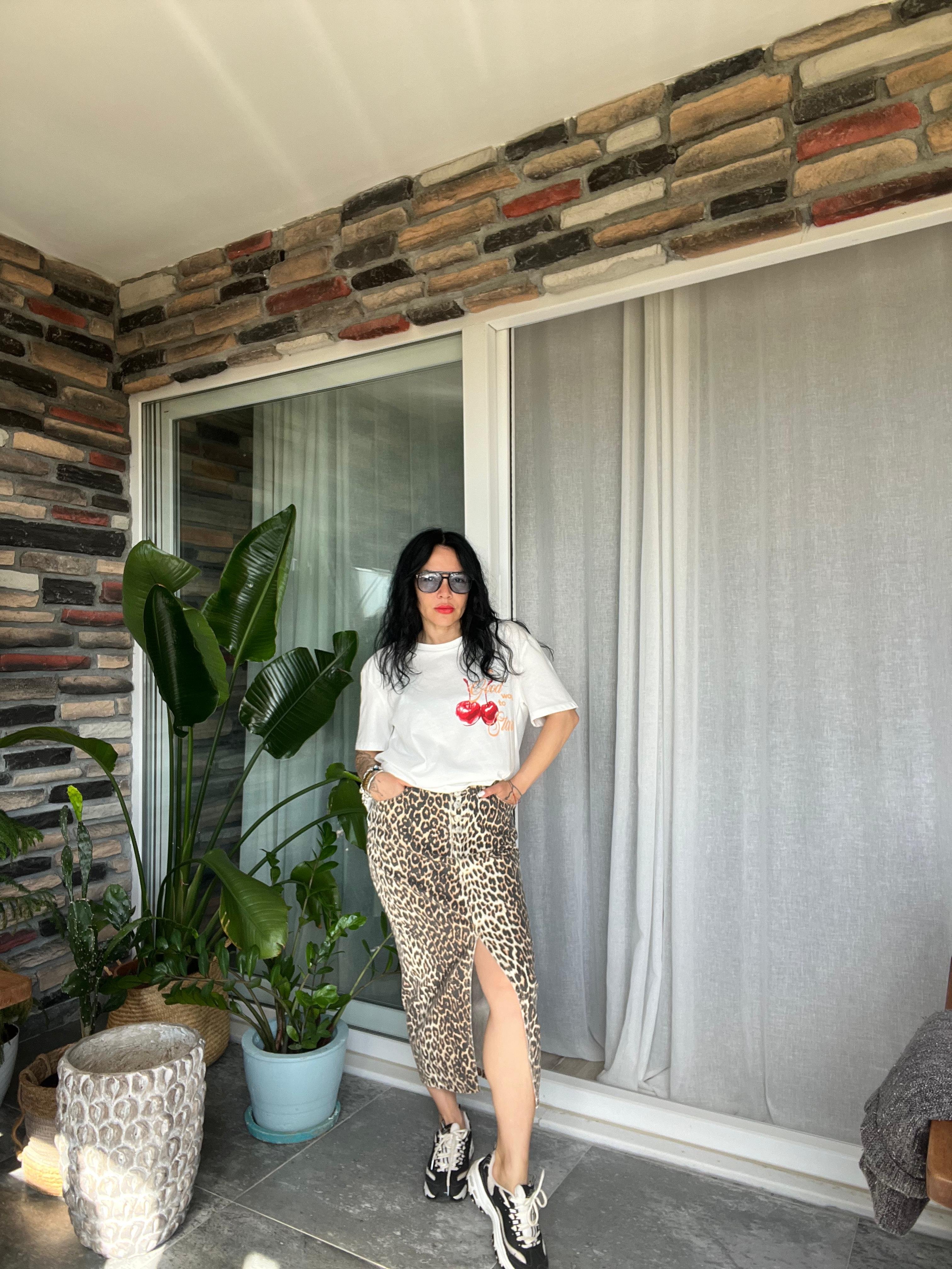 Önü Yırtmaçlı Leopar Denim Etek