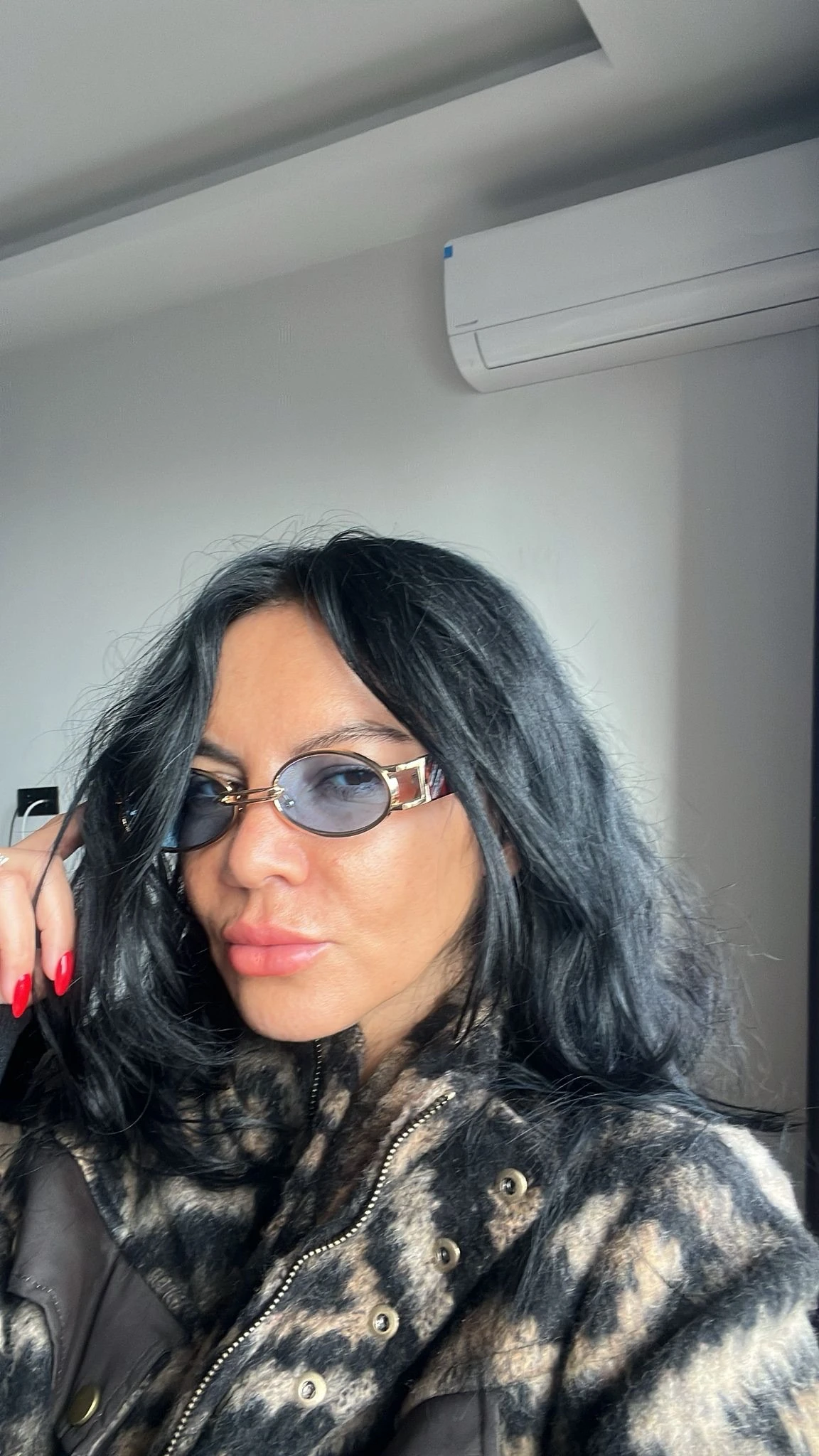 Retro Mavi Camlı Oval Gözlük