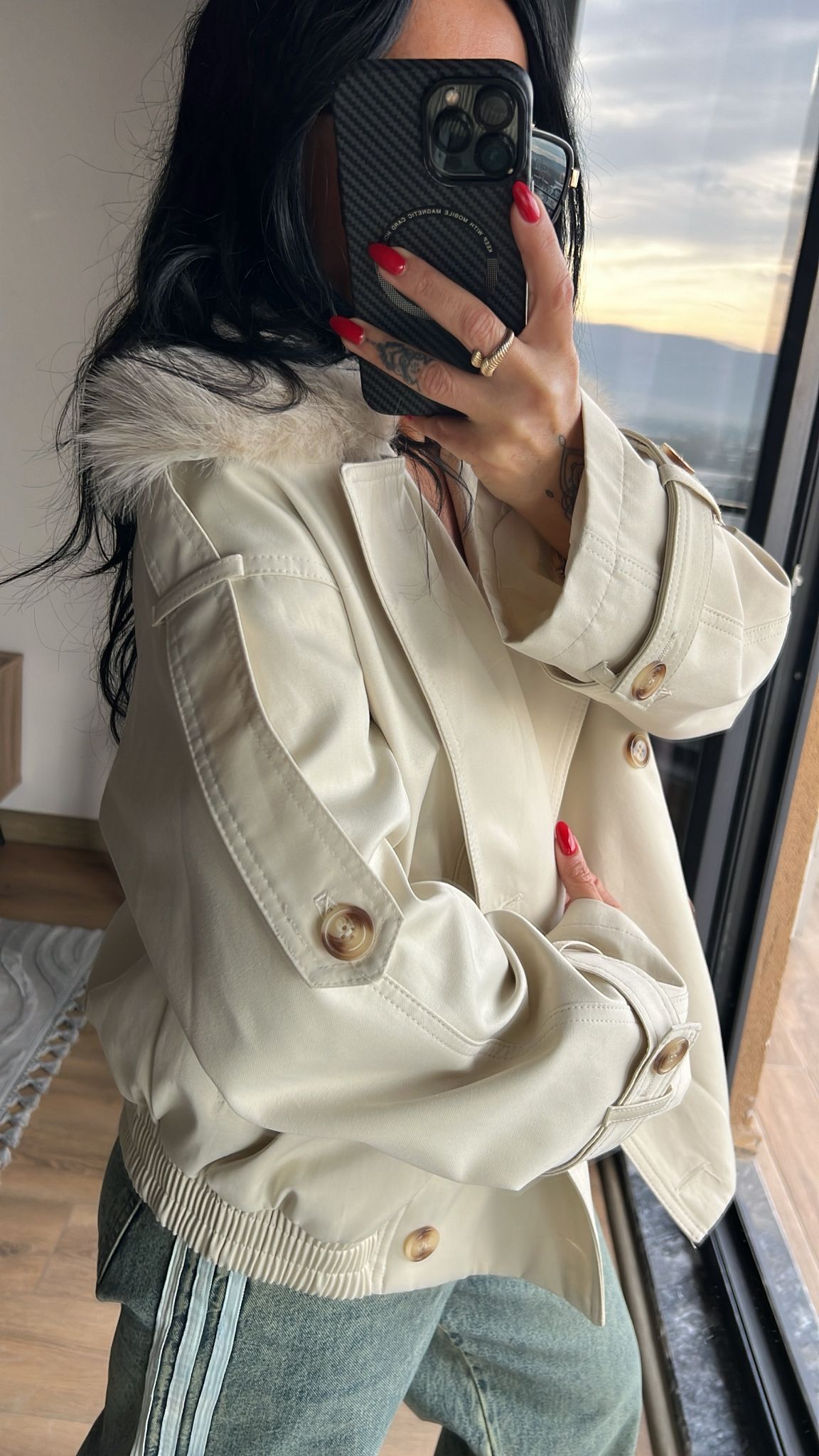 ZR Yakası Kürk Detaylı Trençkot 