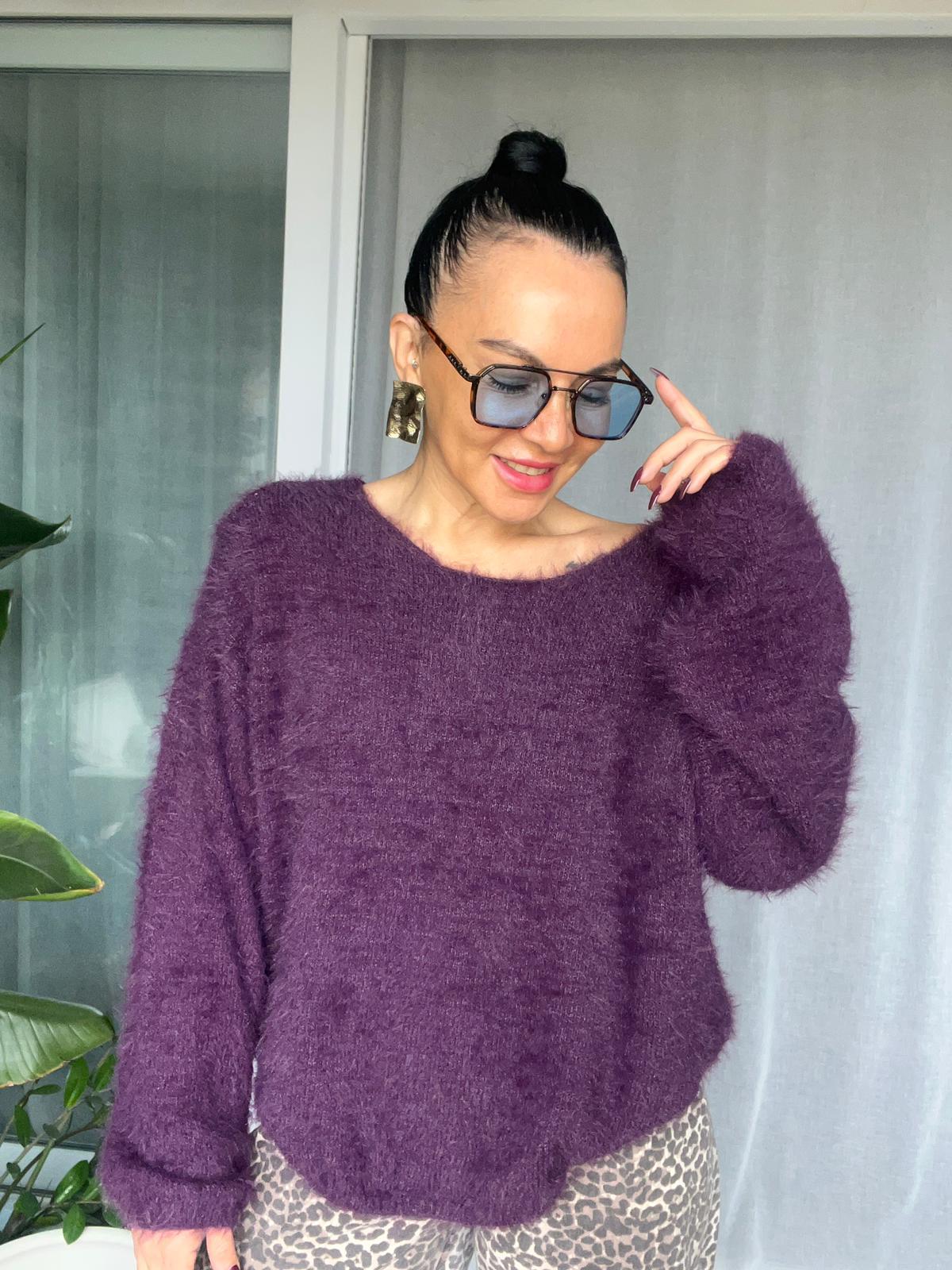 Kayık Yaka Yumuşak Dokulu Triko Kazak