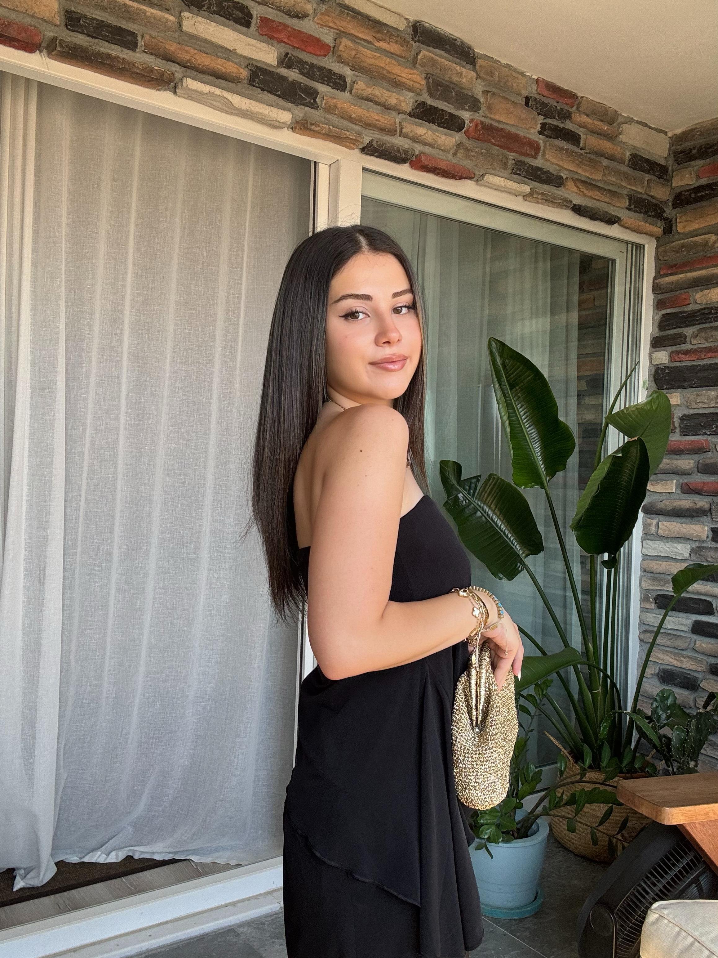 Asimetrik Kesim Siyah Fularlı Bluz Salaş Pantolon Takım