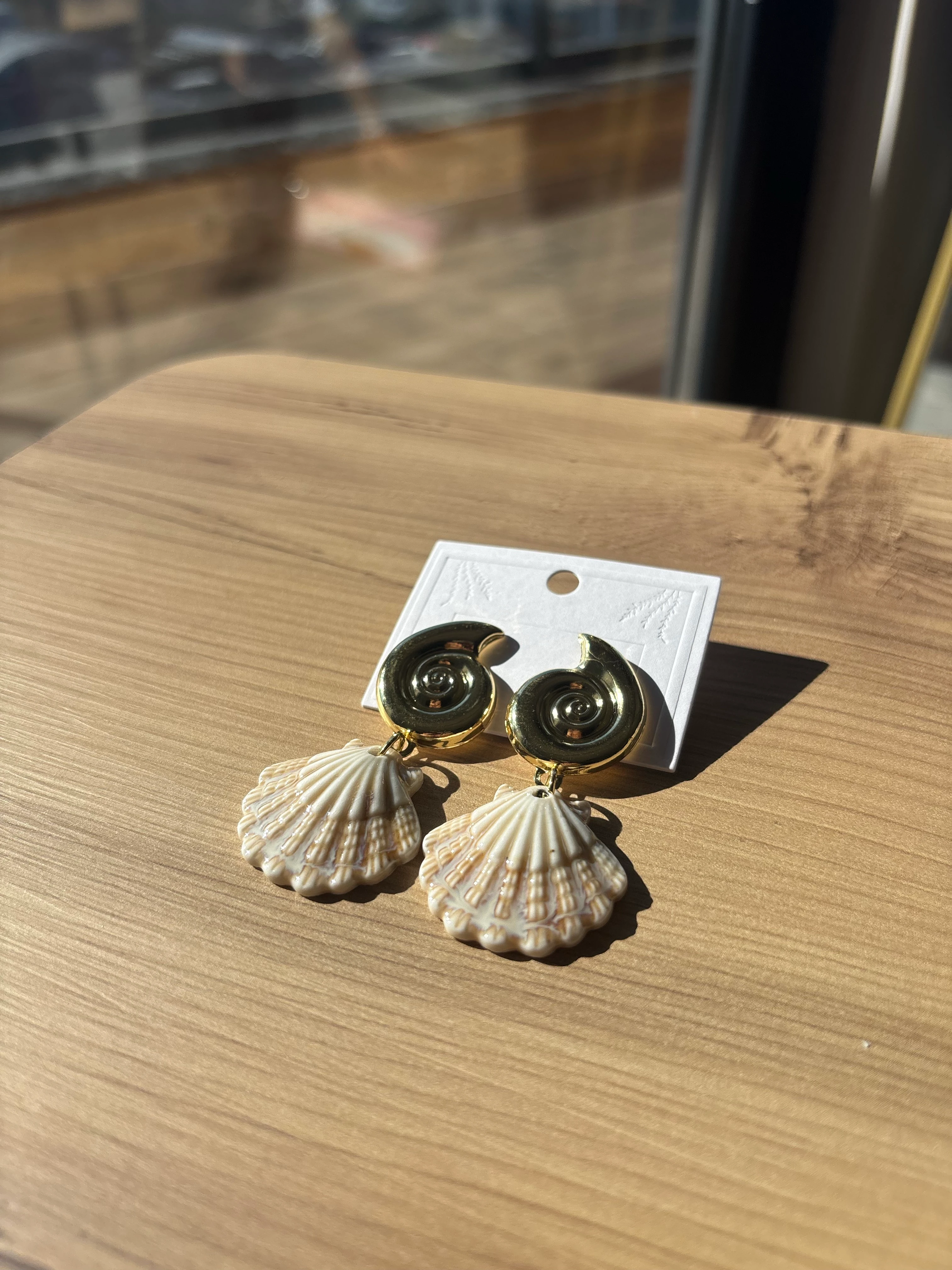 Sarmal Krem Kabuk Küpe