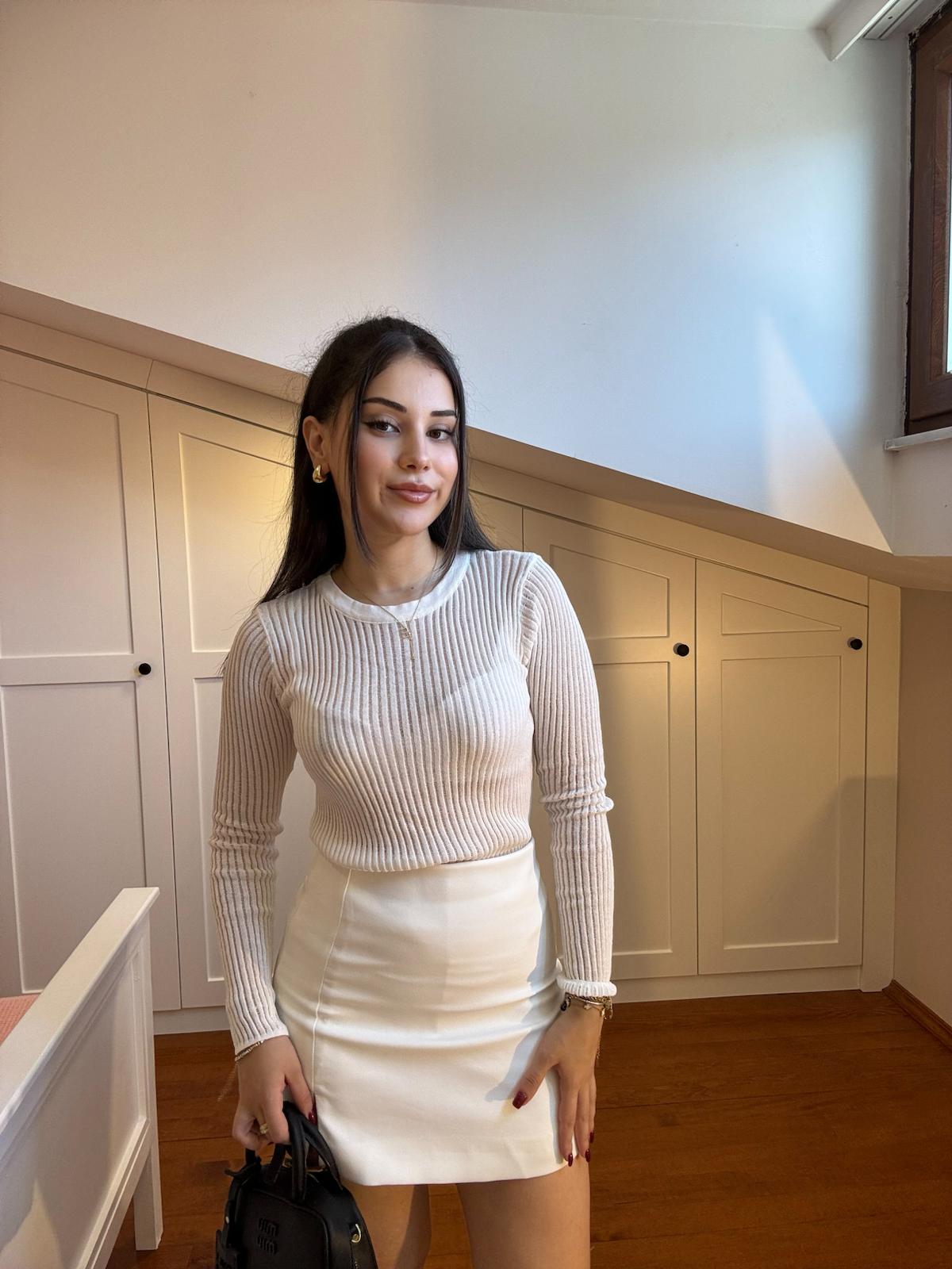 ZR Model Beyaz Yırtmaçlı Şort Etek