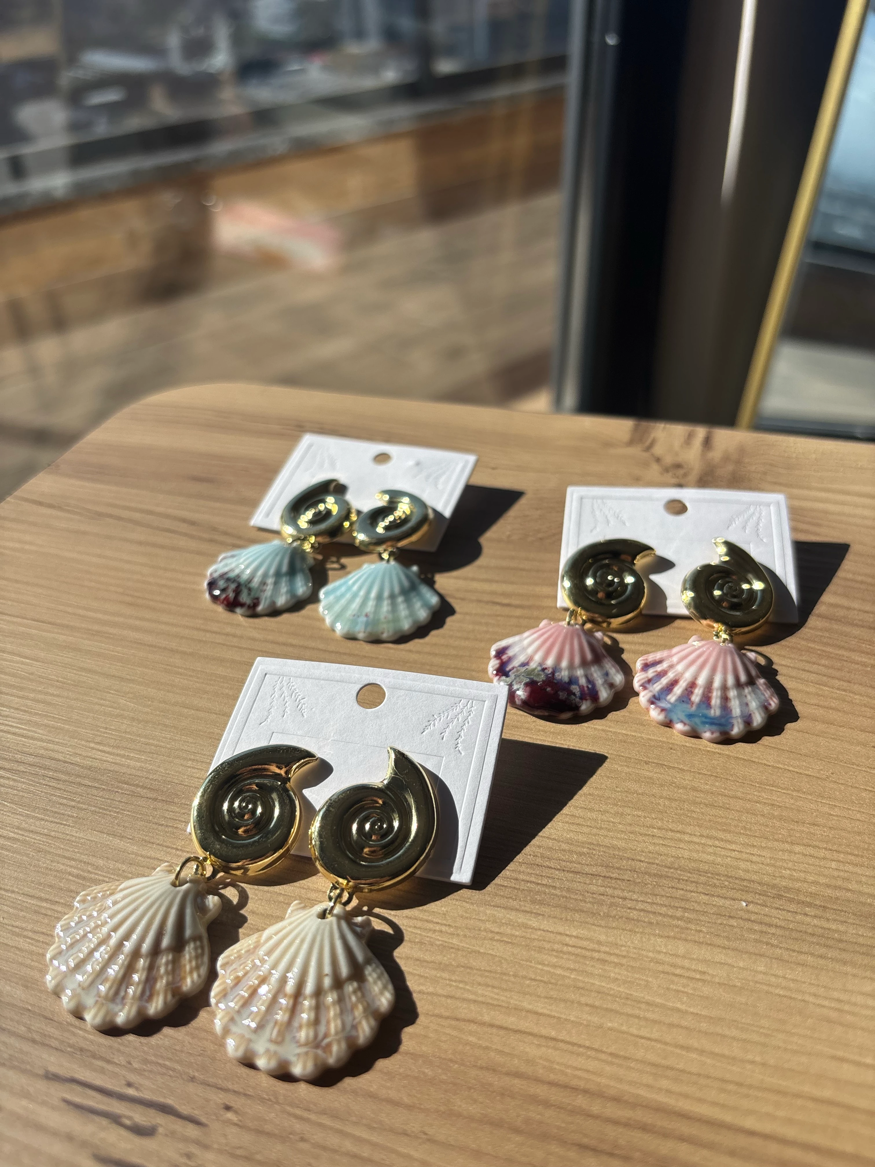 Sarmal Mavi Kabuk Küpe