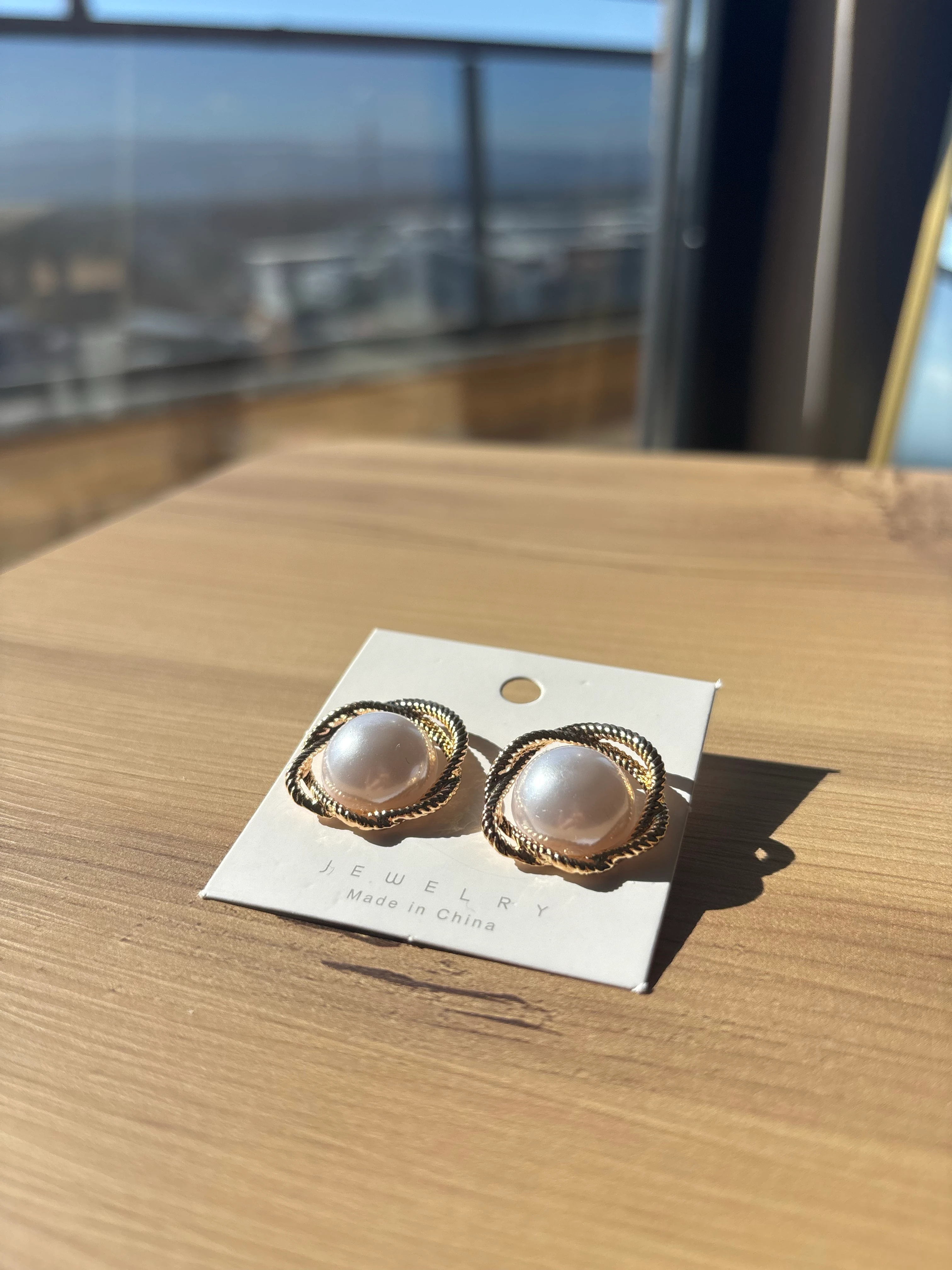 Sarmal Altın Çerçeveli İnci Küpe