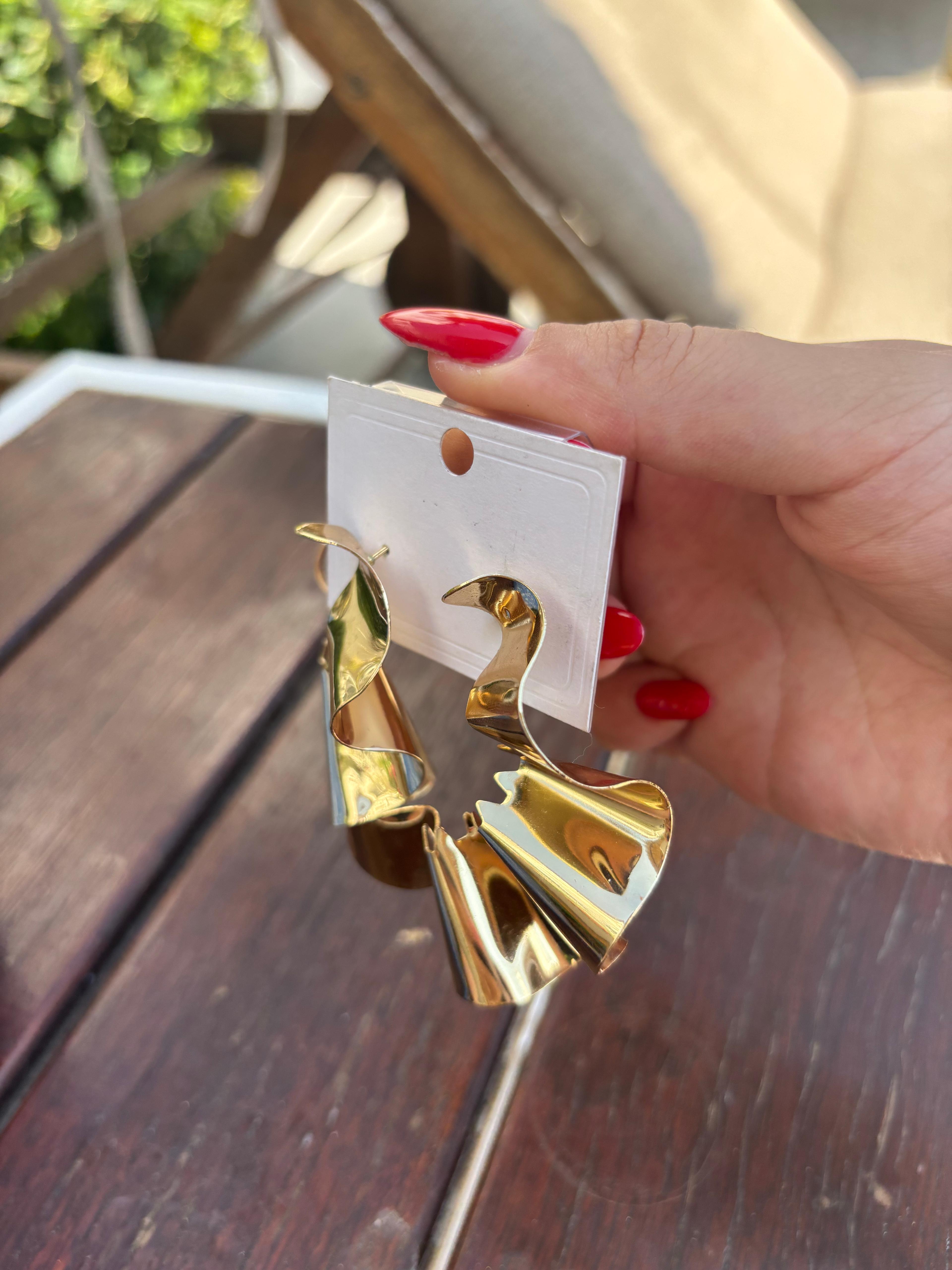 Dalgalı Gold Küpe