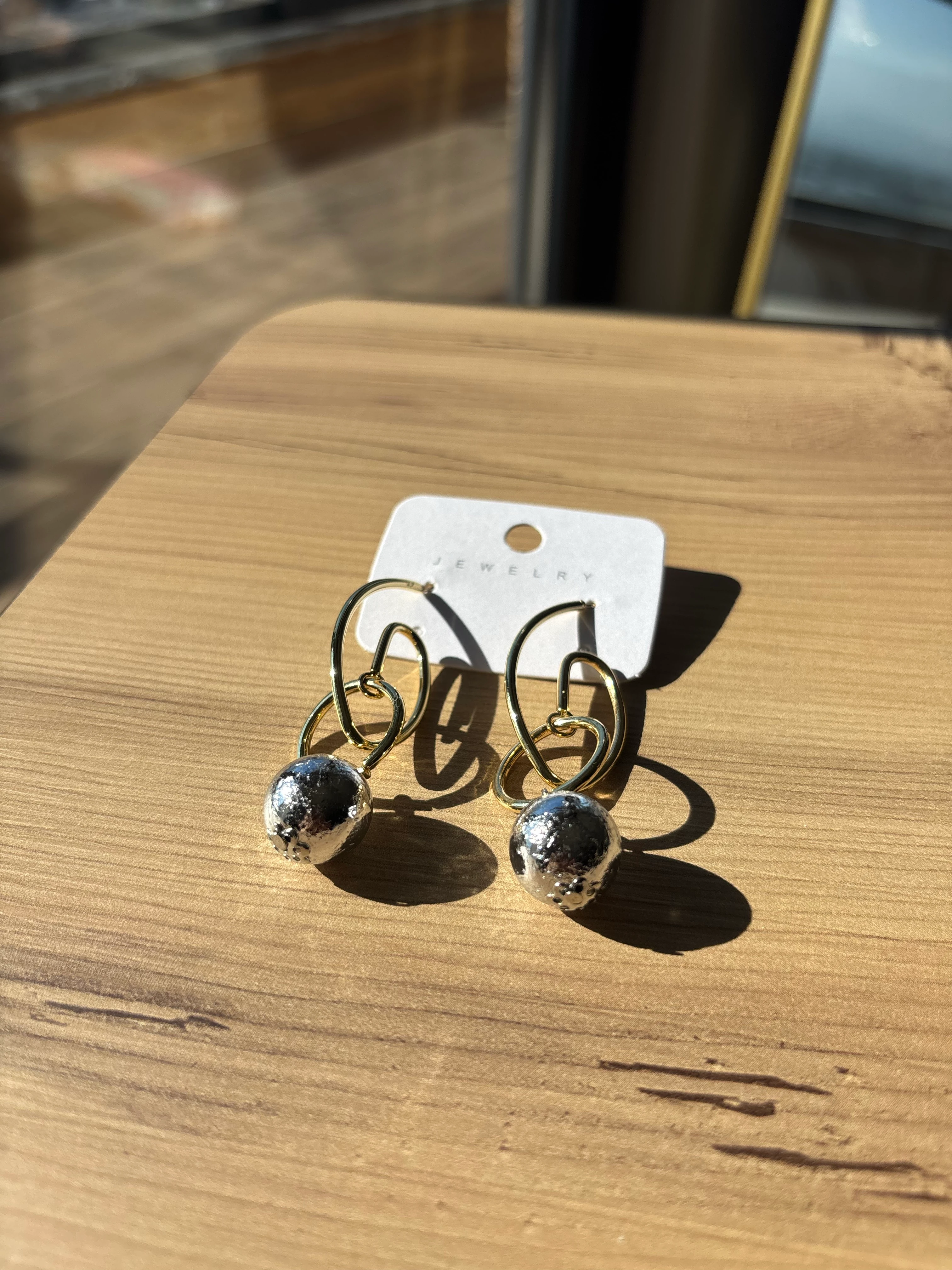 Gold Çift Halka Detaylı Top Küpe