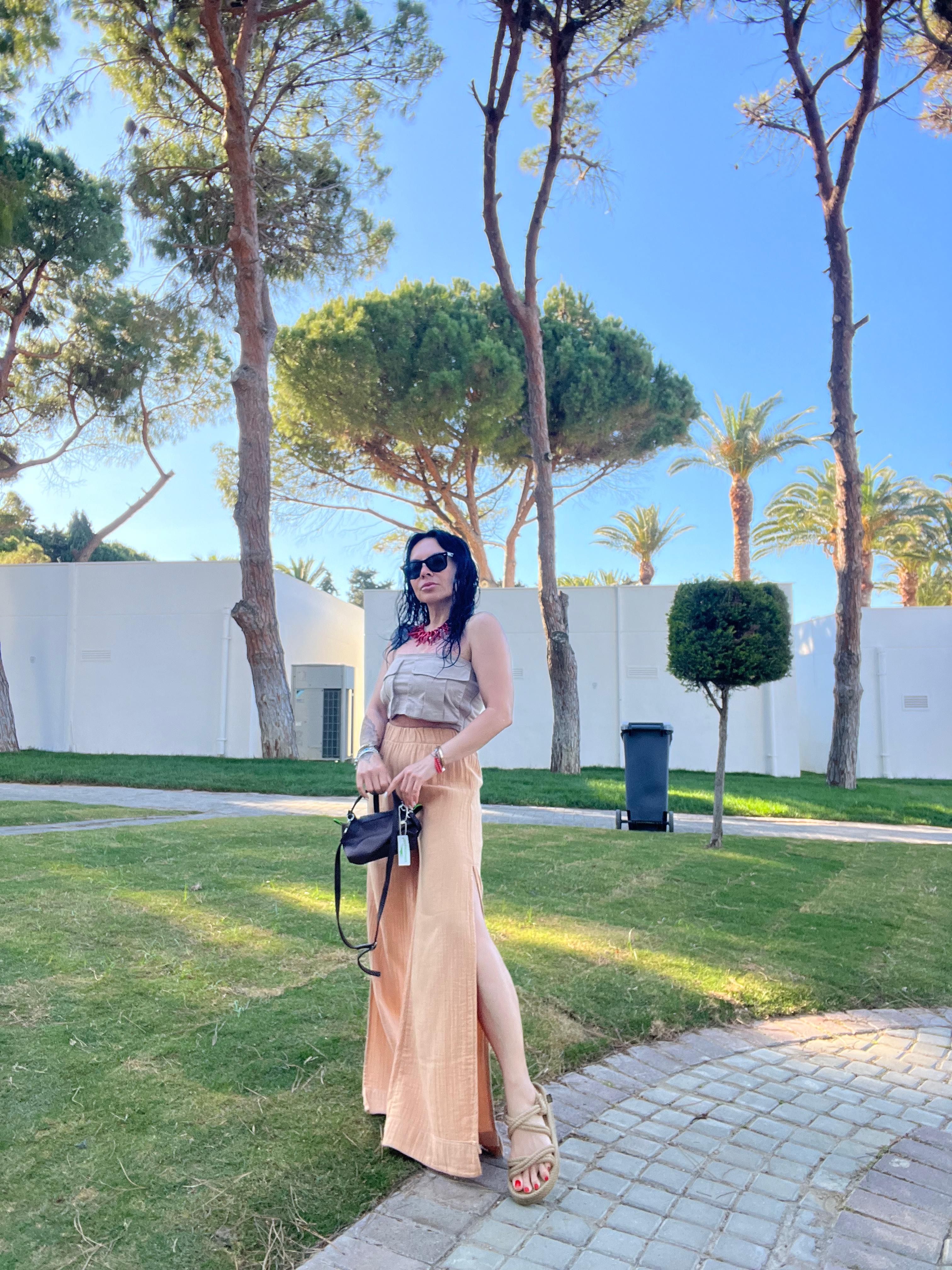  Yırtmaç Detaylı Camel Bol Pantolon