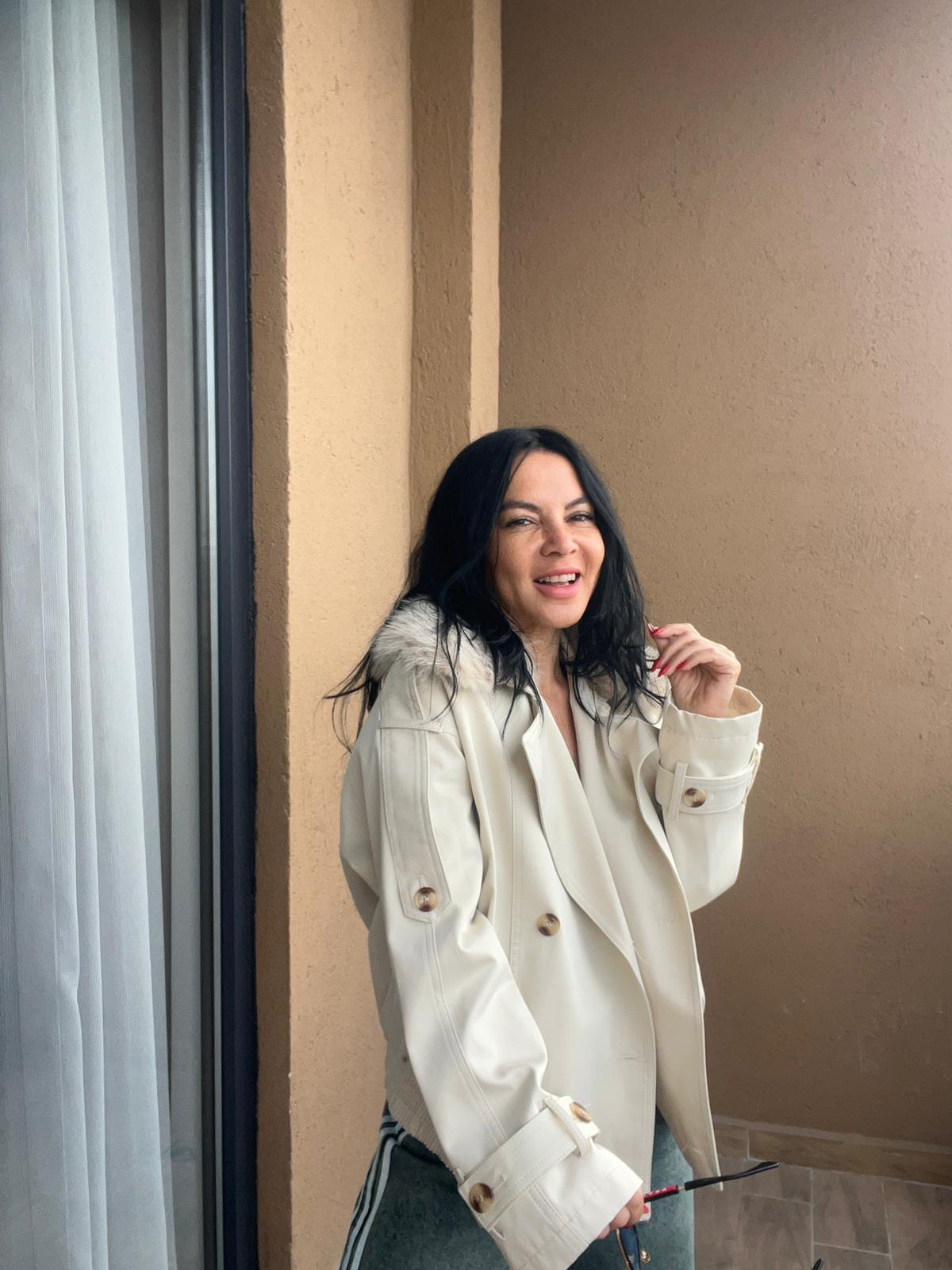 ZR Yakası Kürk Detaylı Trençkot 