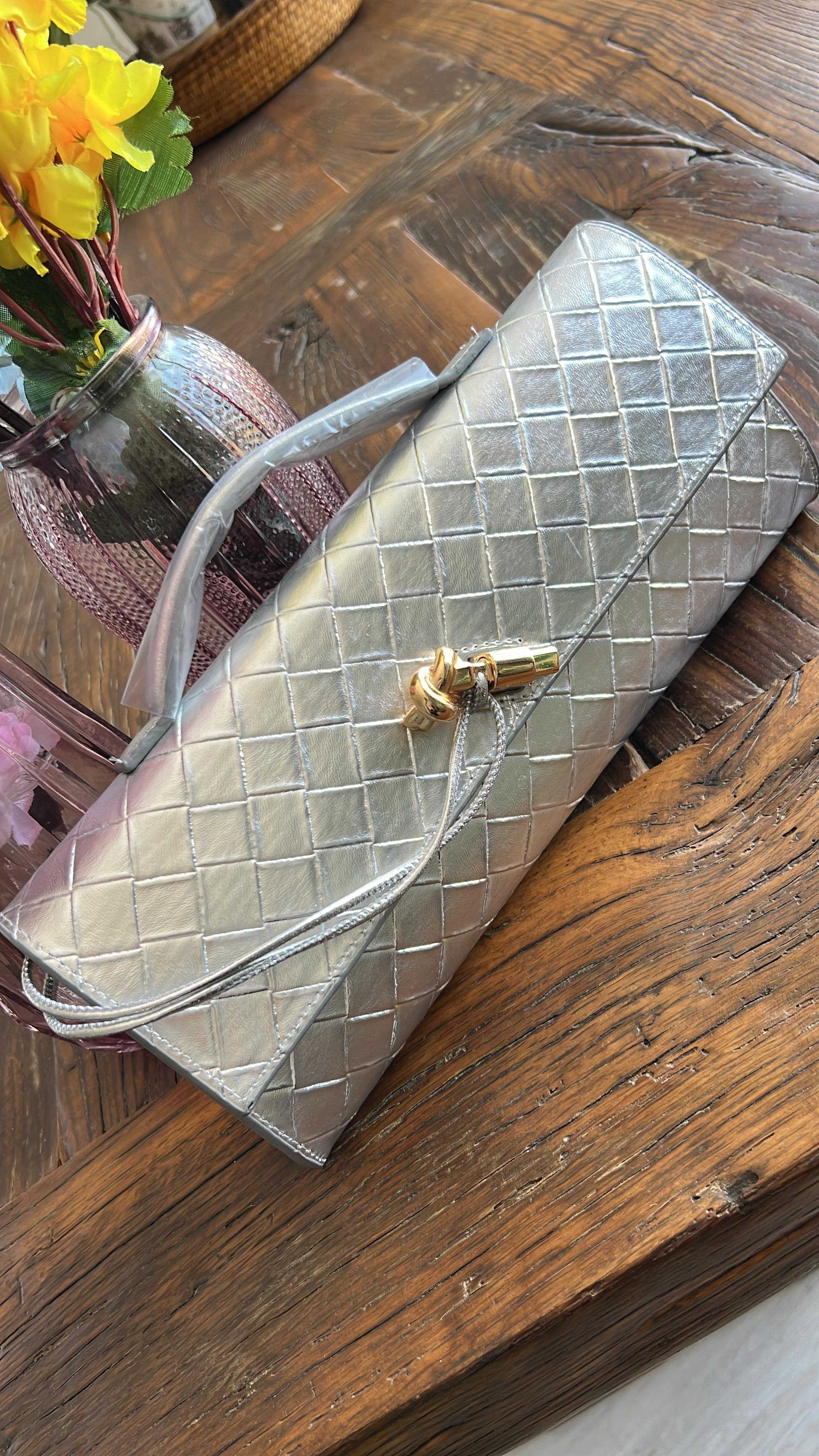 Marka Model Kapitoneli Clutch Çanta (Silver)