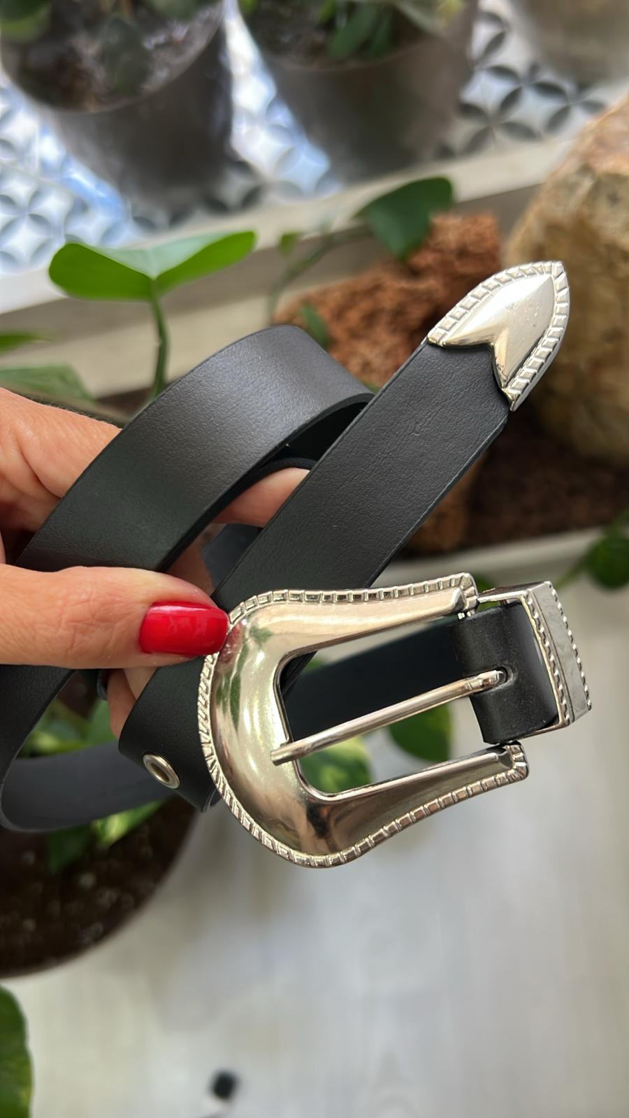 Siyah Parlak Gümüş Tokalı Kemer 