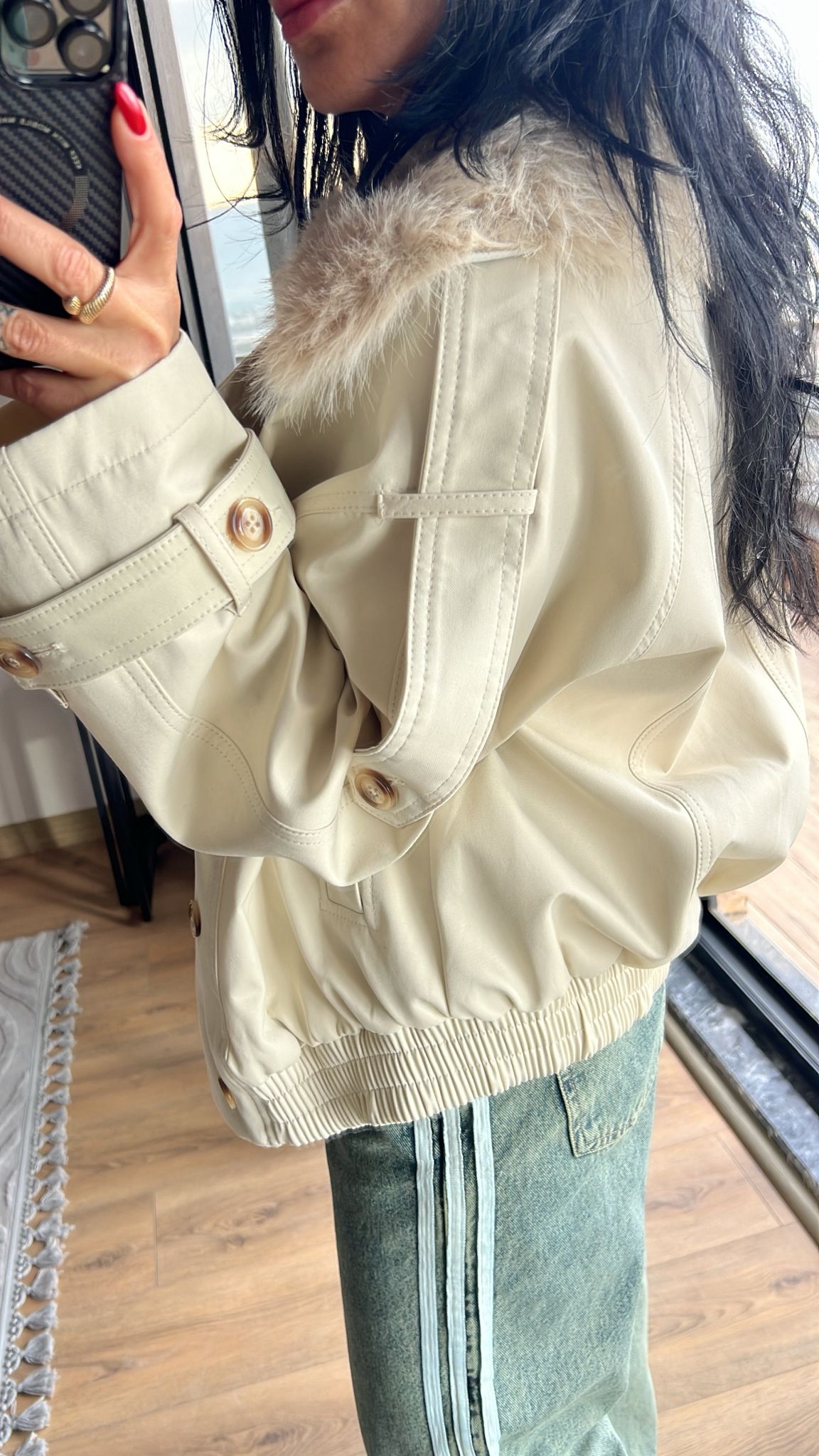 ZR Yakası Kürk Detaylı Trençkot 