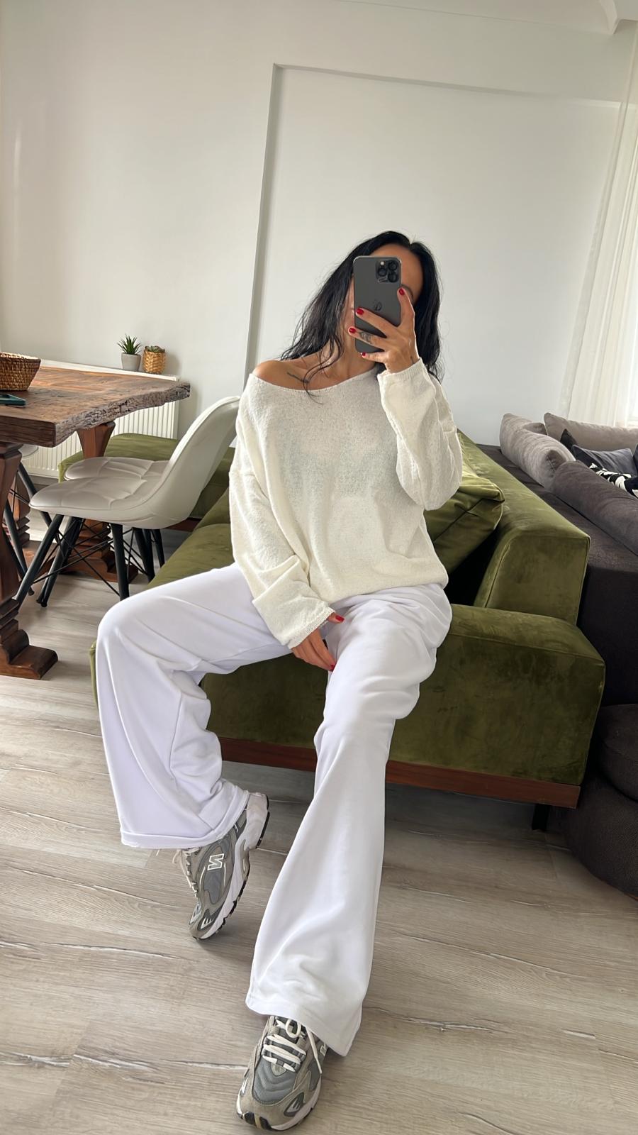 Beyaz Bol Paça Beli Lastikli Eşofman 