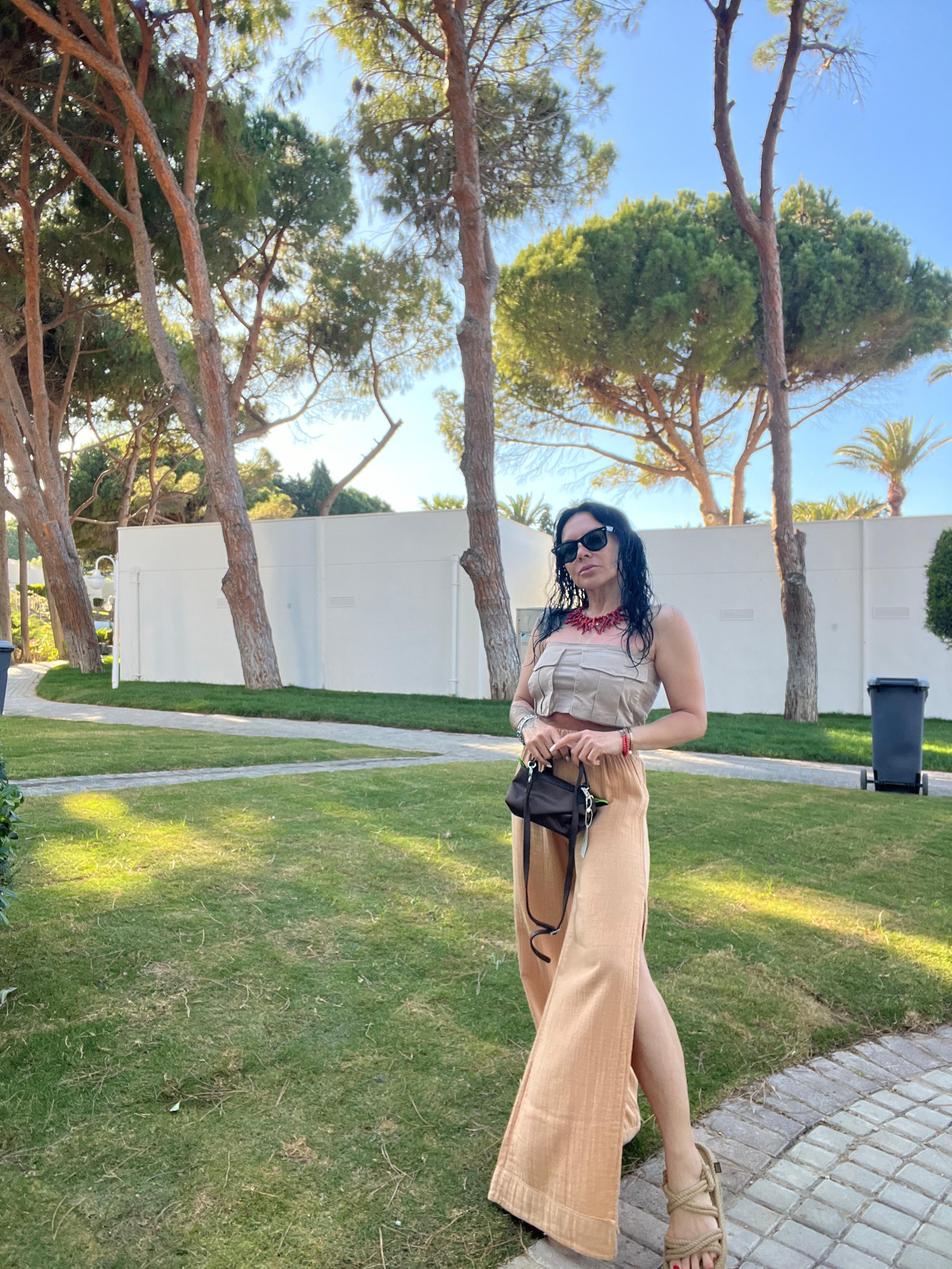  Yırtmaç Detaylı Camel Bol Pantolon