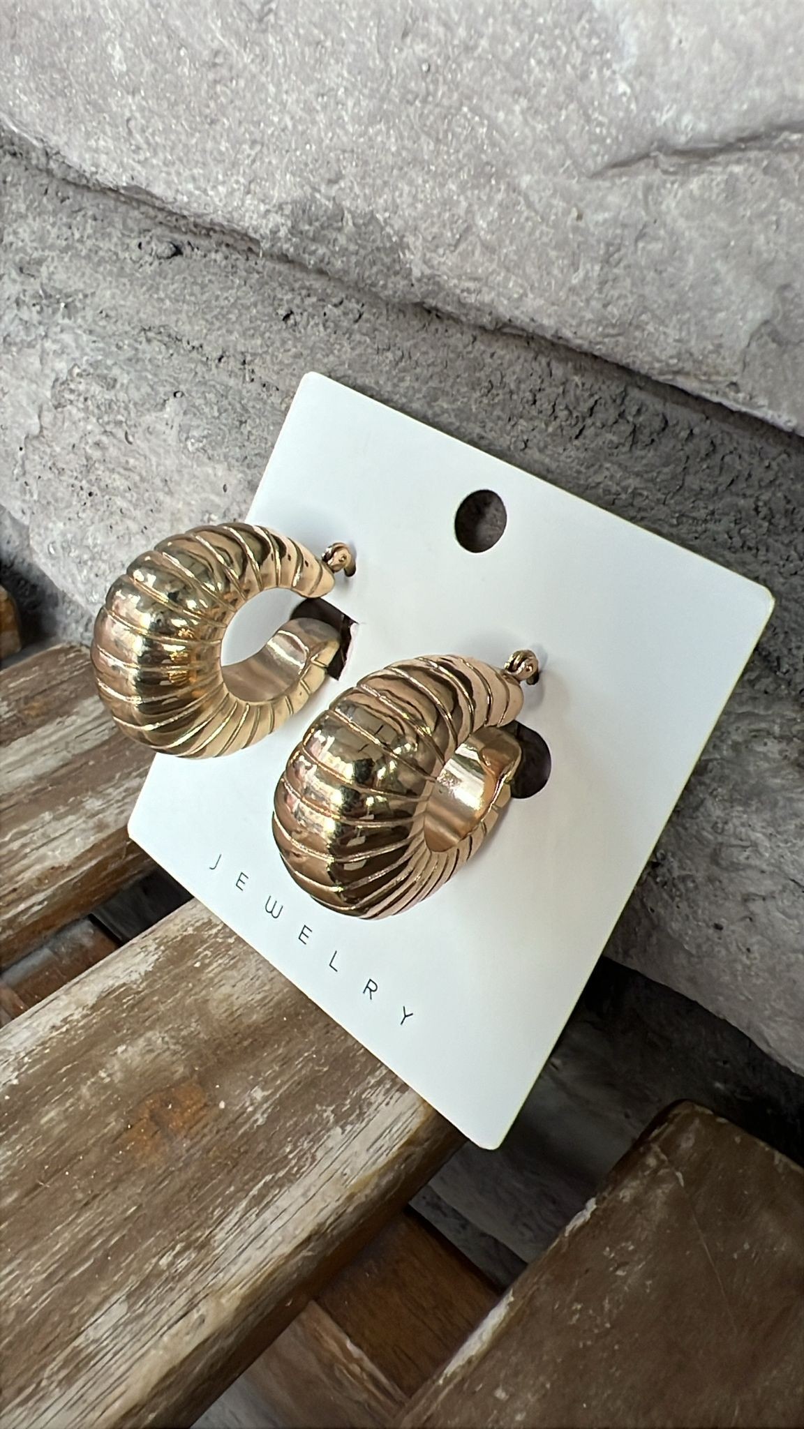 Kabartmalı Gold Halka Küpe 