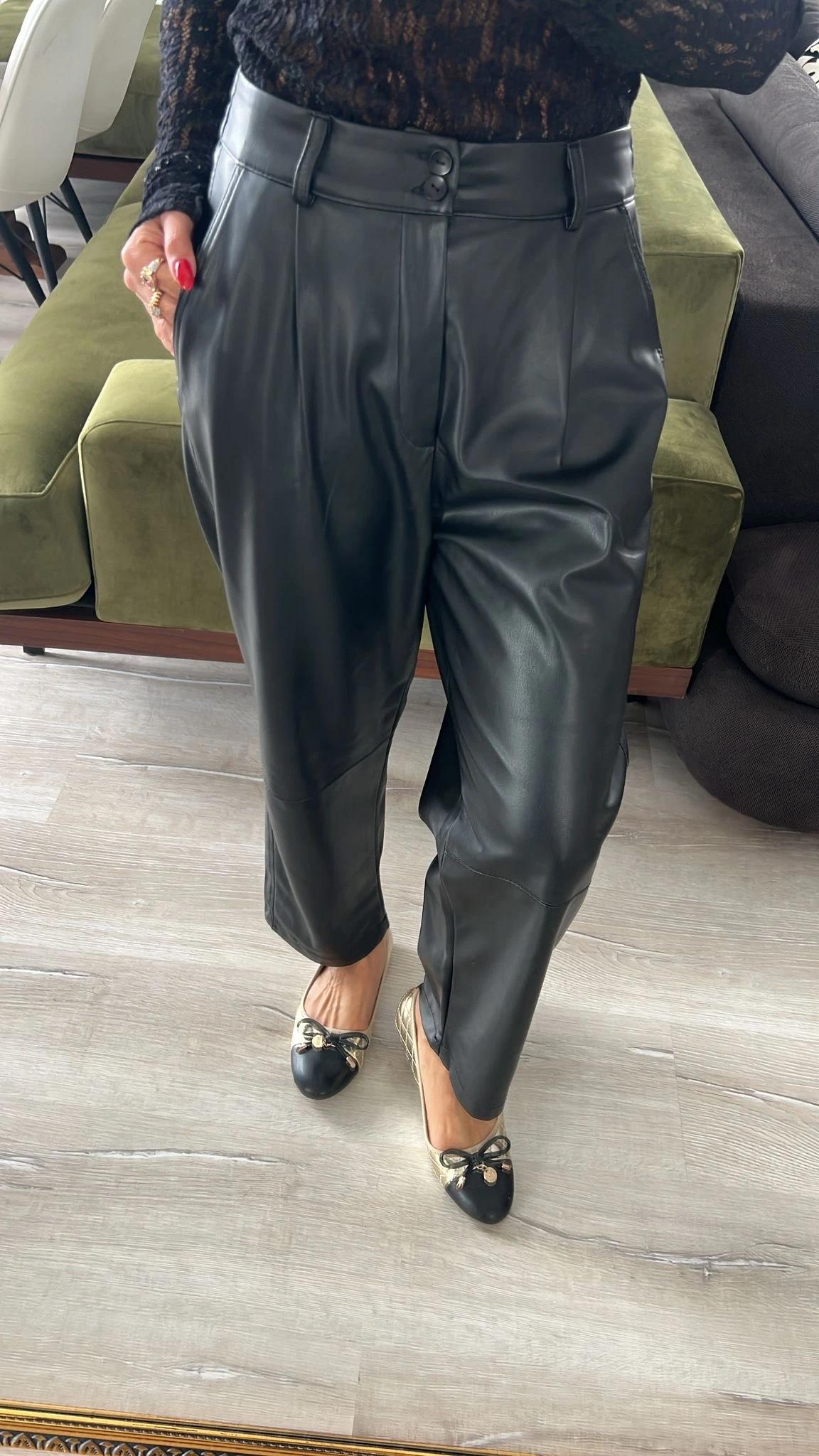 Pileli Siyah Deri Pantolon