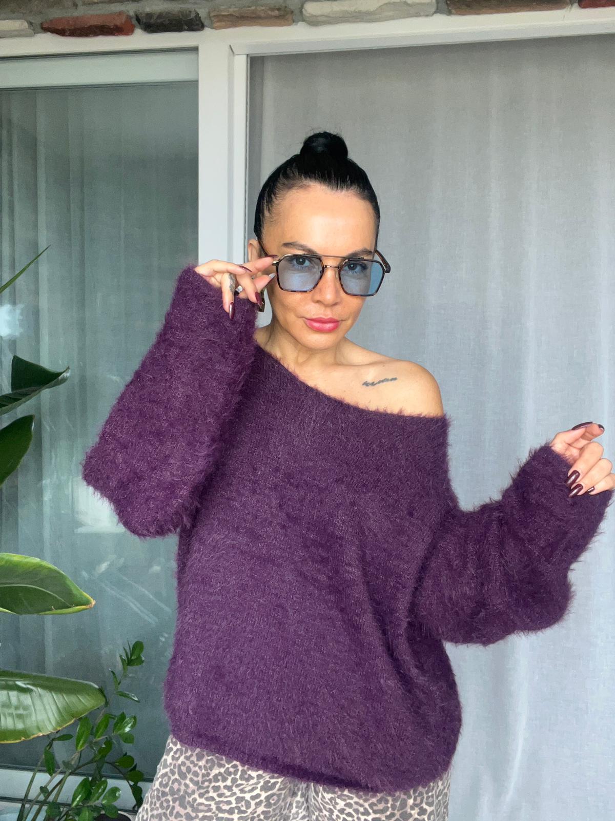 Kayık Yaka Yumuşak Dokulu Triko Kazak