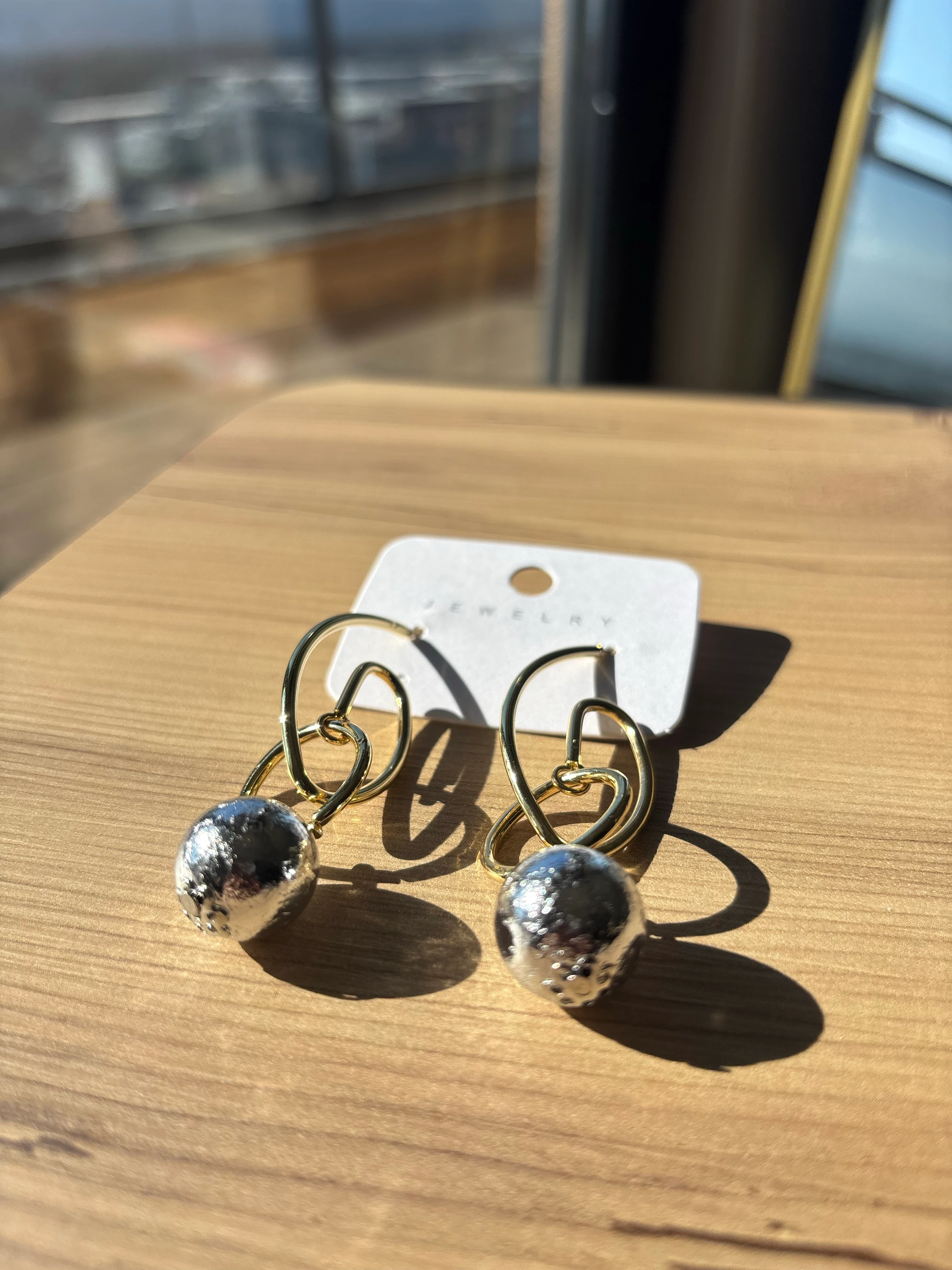 Gold Çift Halka Detaylı Top Küpe