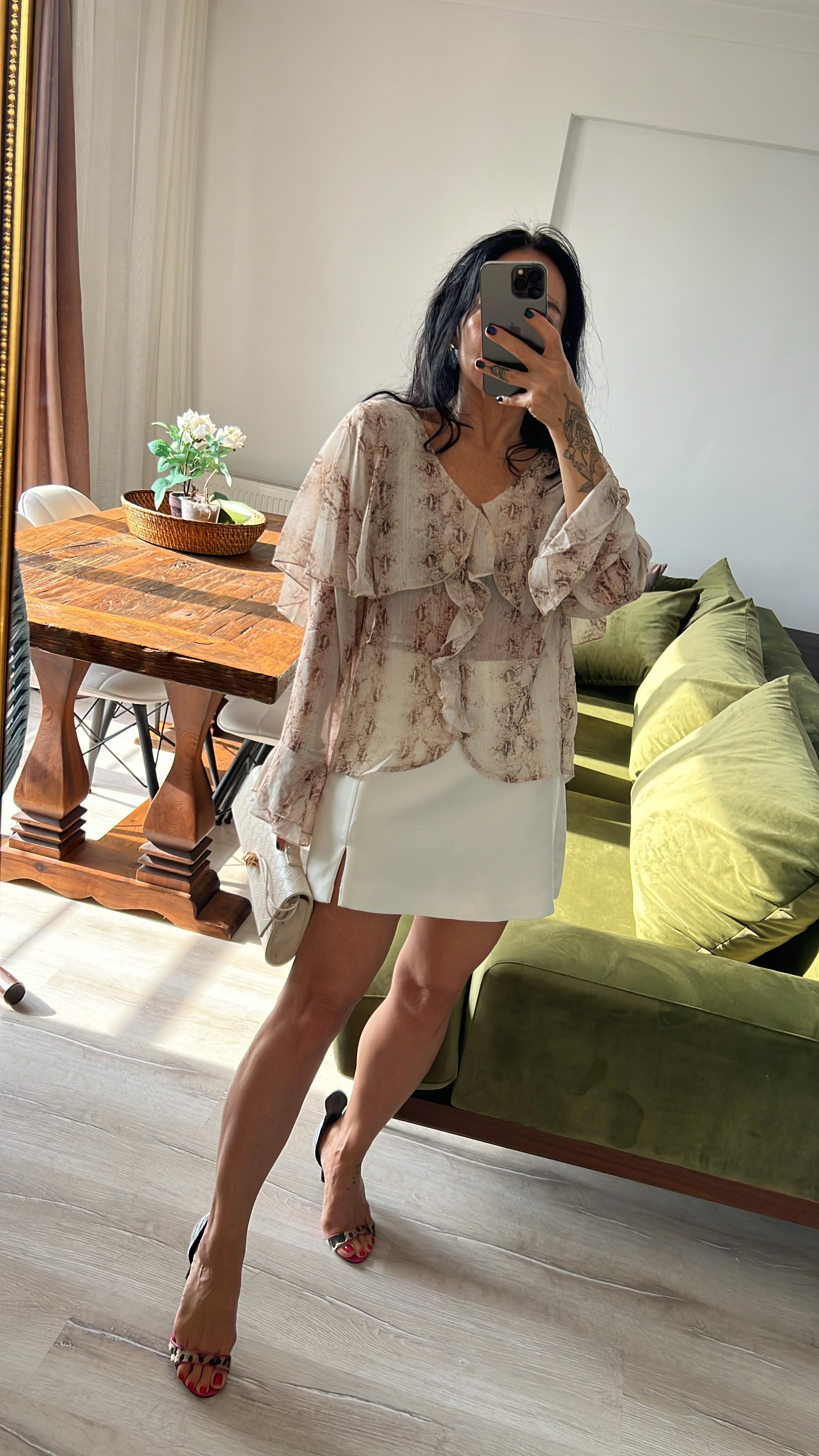 Yılan Desenli Volanlı Bluz