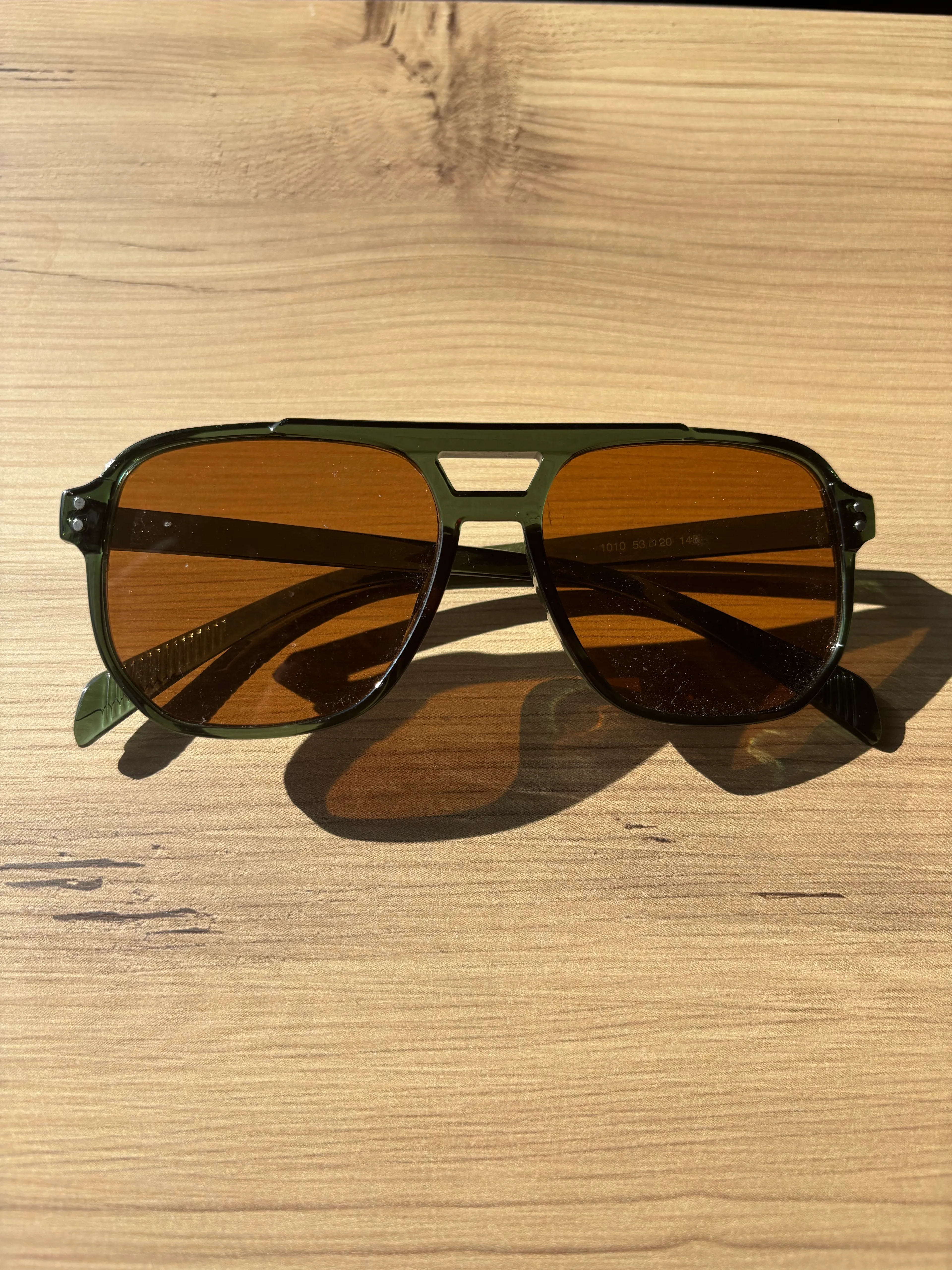 Yeşil Çerçeveli Turuncu Camlı Retro Gözlük