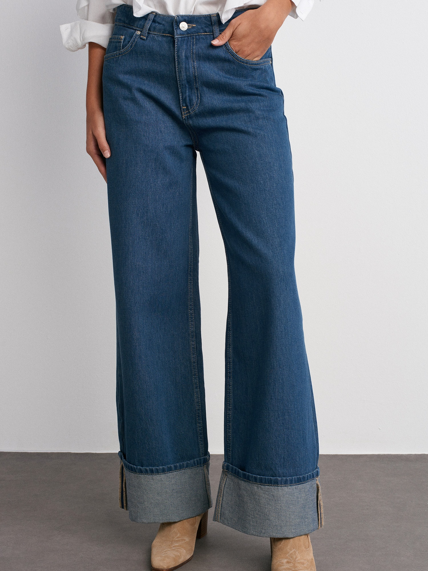 Paçası Kıvrık Geniş Kesim Mavi Denim Pantolon