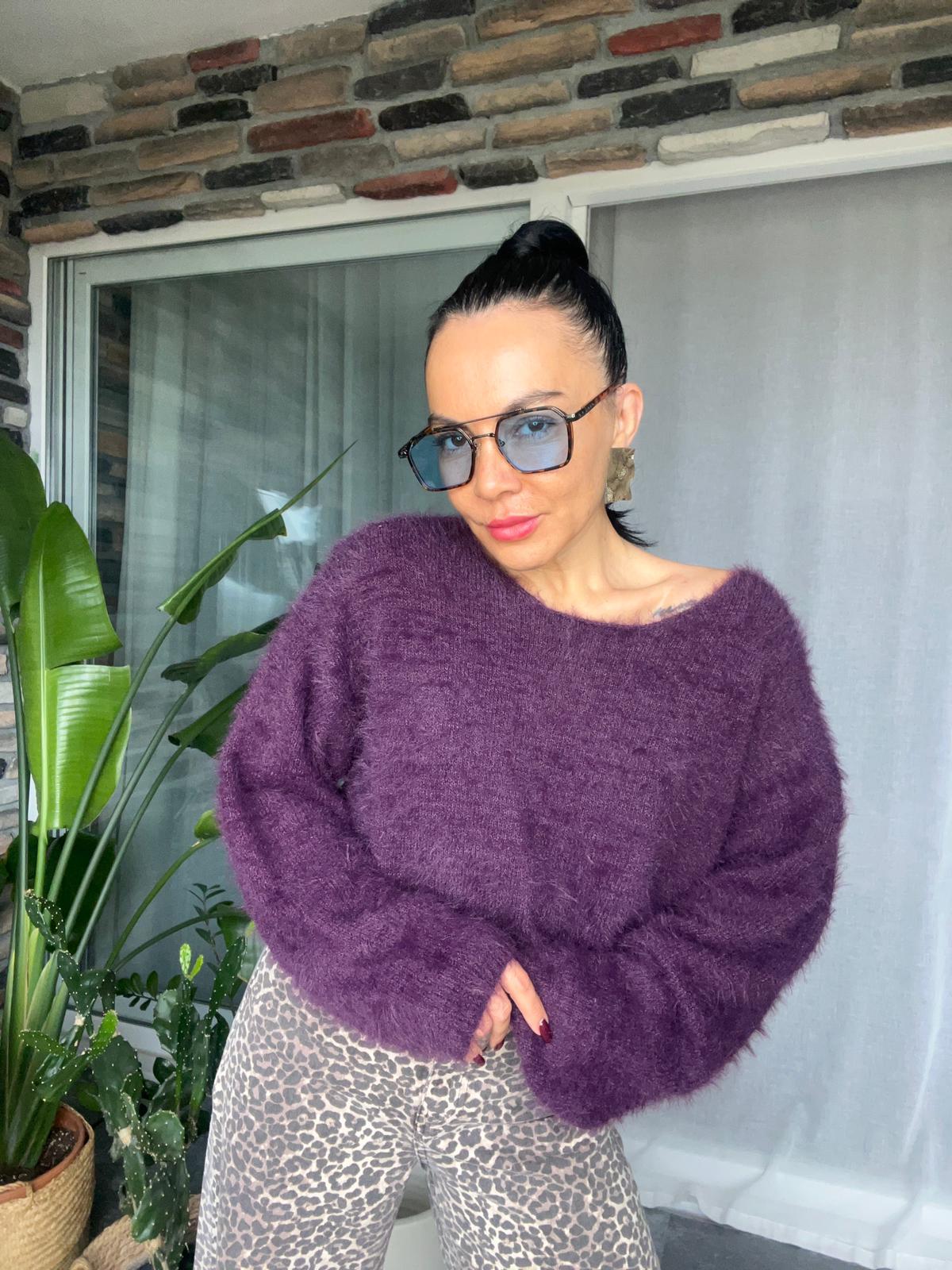 Kayık Yaka Yumuşak Dokulu Triko Kazak