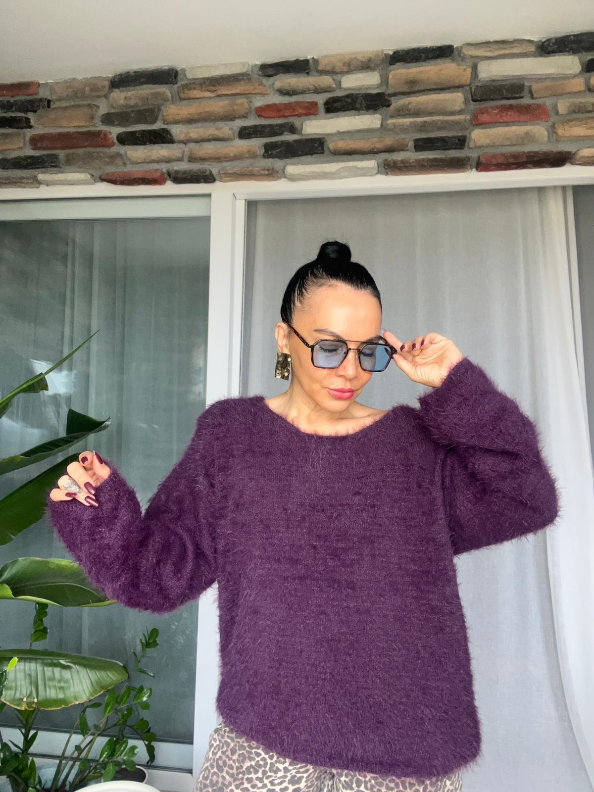 Kayık Yaka Yumuşak Dokulu Triko Kazak