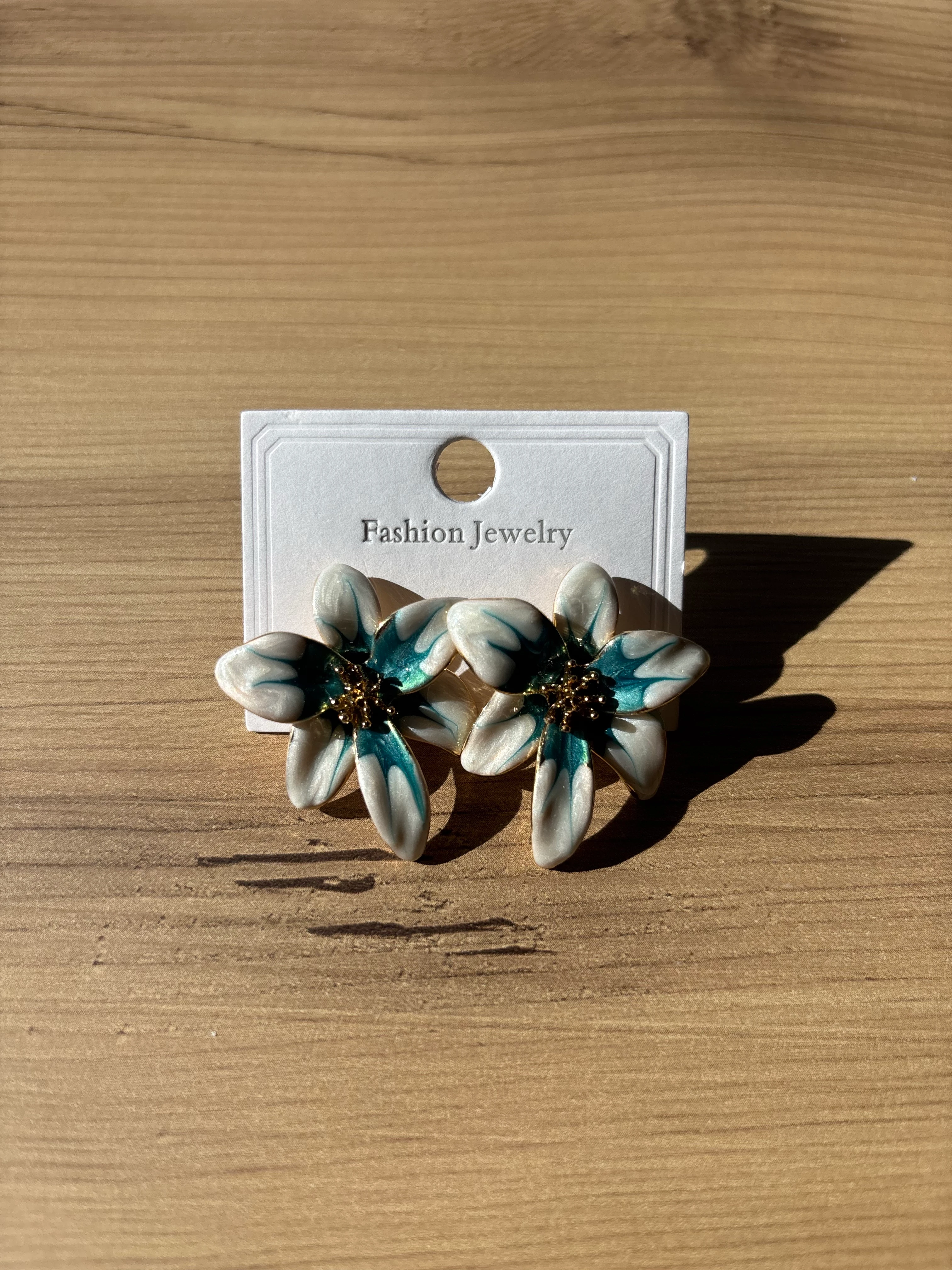 Beyaz Turkuaz Mine Çiçek Küpe