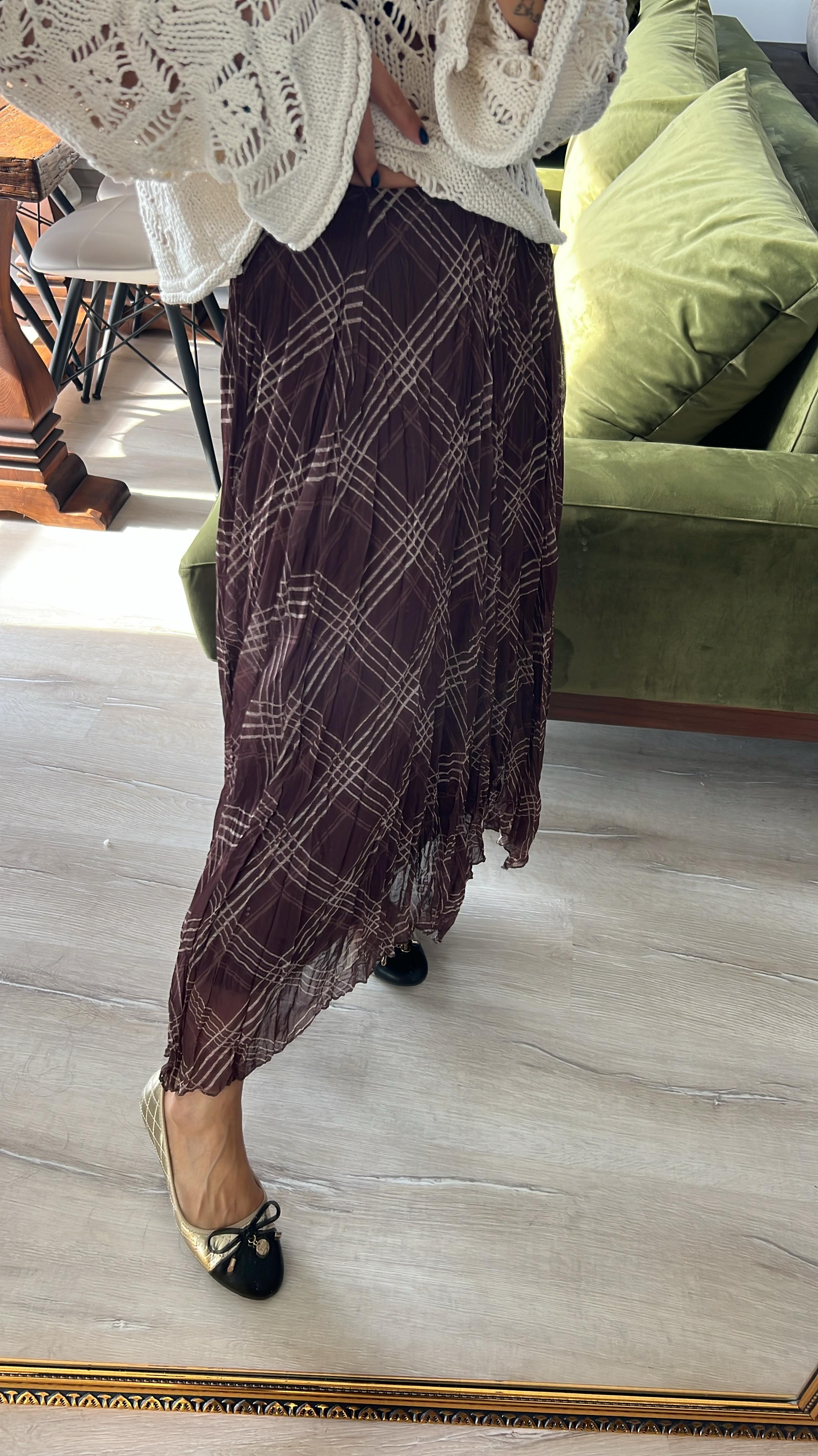 Kahve Ekose Desenli Pliseli Asimetrik Etek