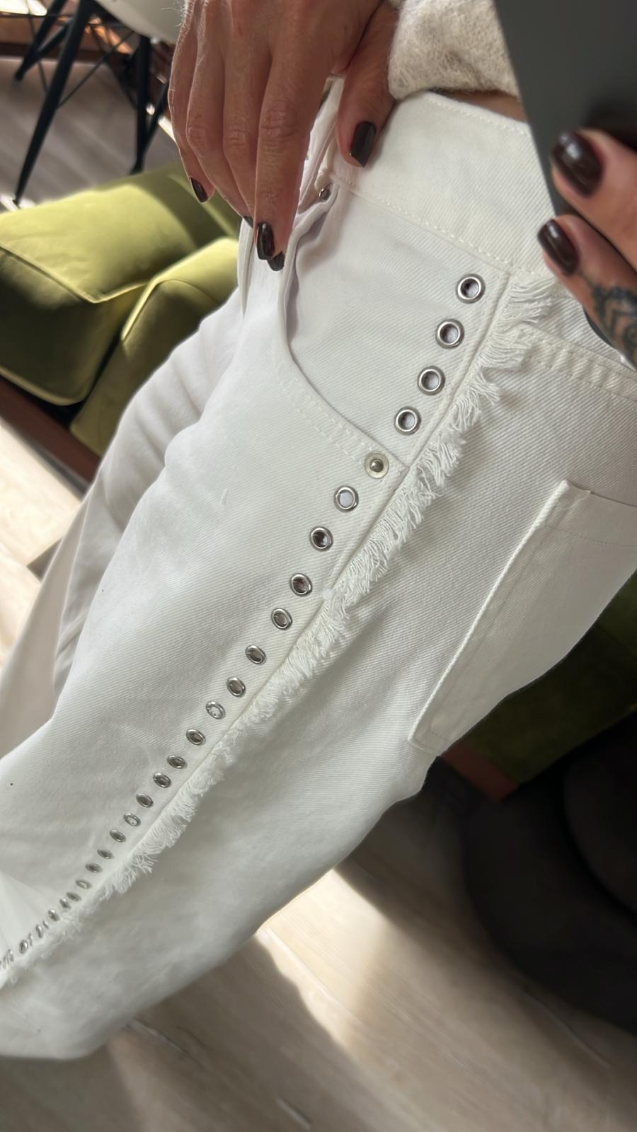Kuş Gözü Detaylı Beyaz Denim Pantolon