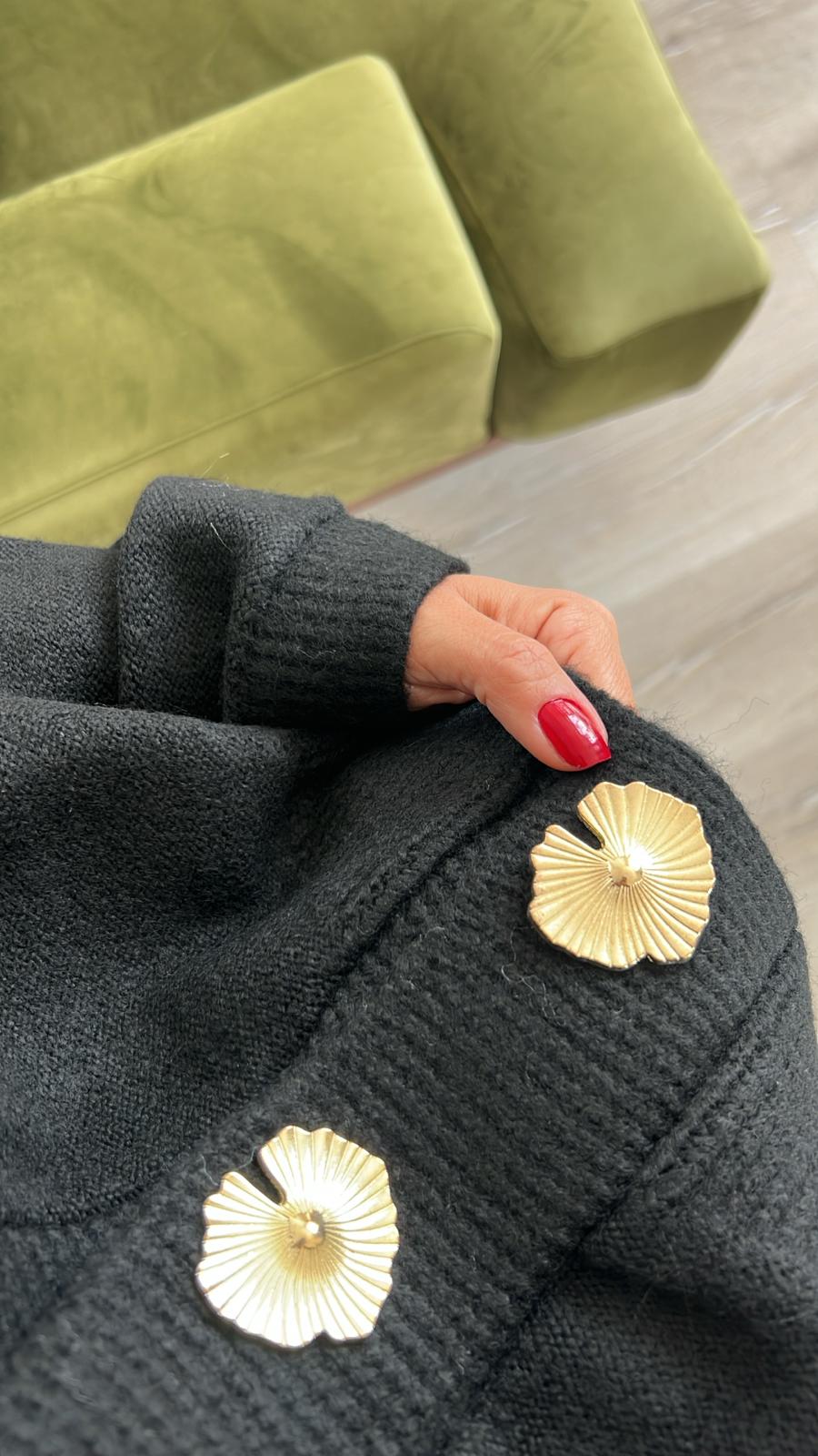 Siyah Düğme Detaylı Triko Hırka 