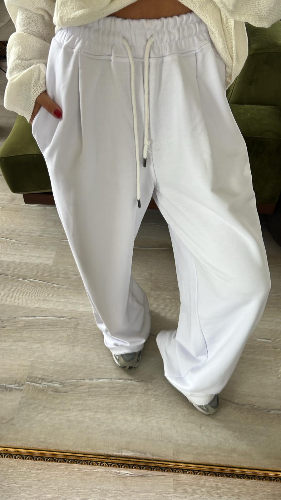 Beyaz Bol Paça Beli Lastikli Eşofman 