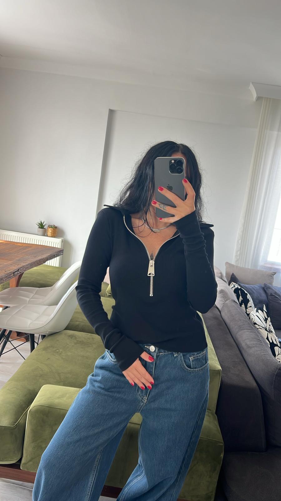 Fermuarlı Polo Yaka Siyah Bluz 