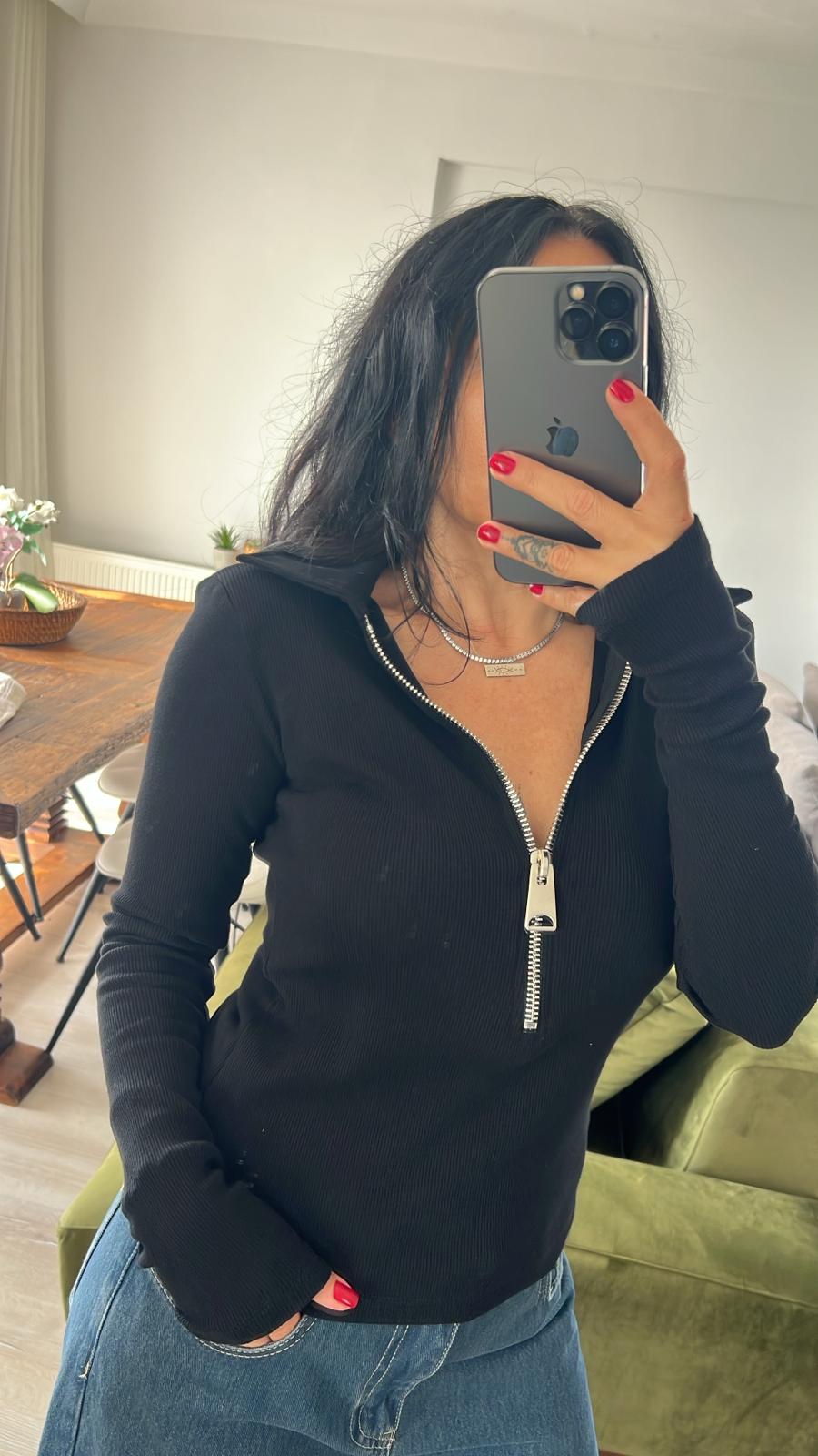 Fermuarlı Polo Yaka Siyah Bluz 