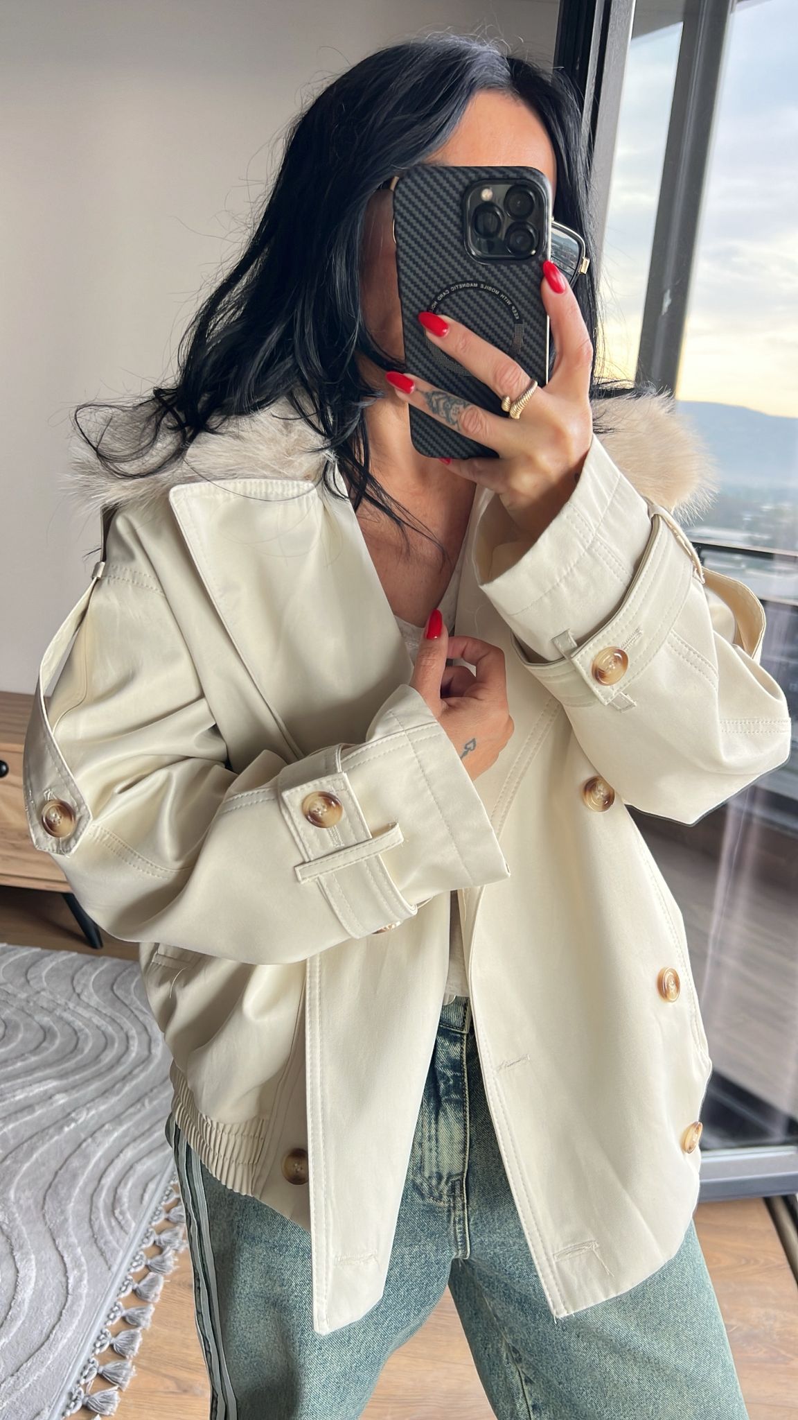 ZR Yakası Kürk Detaylı Trençkot 