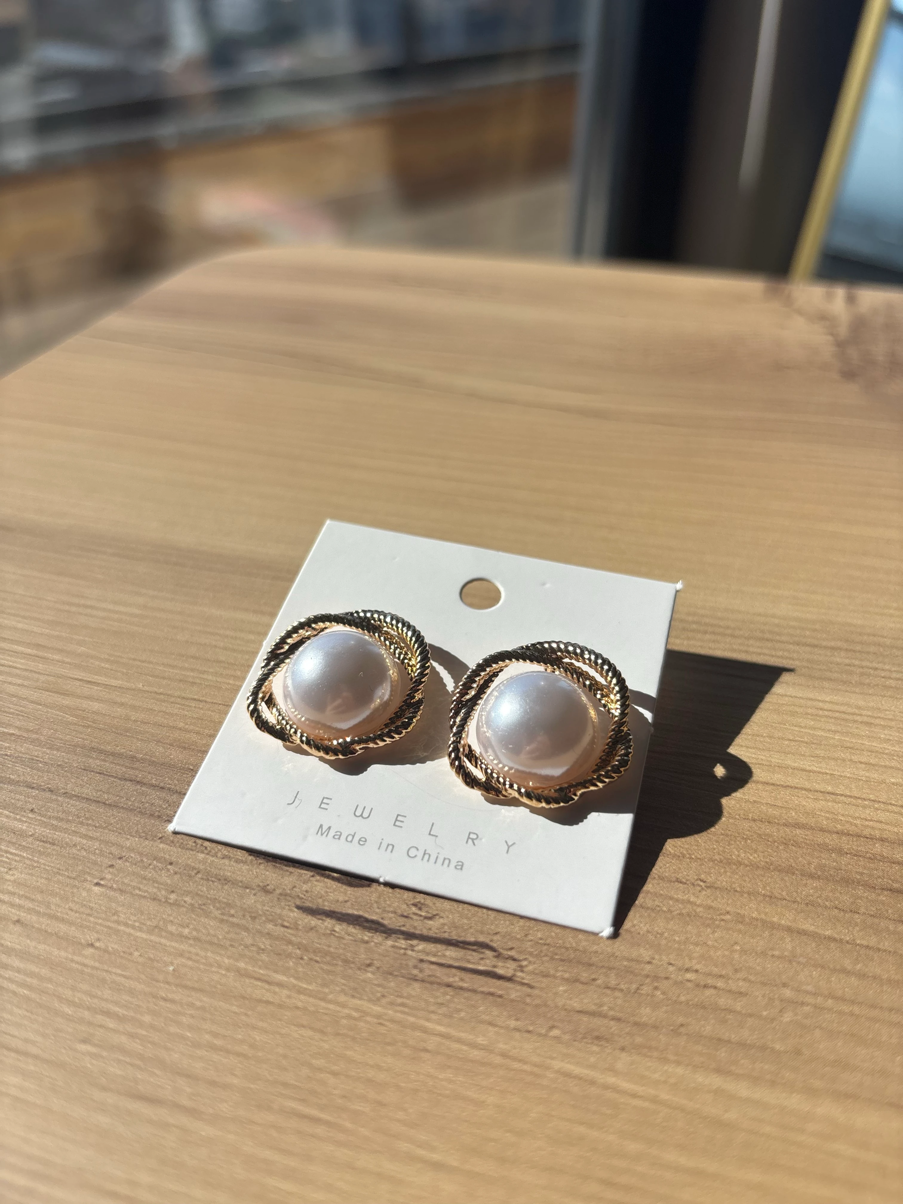 Sarmal Altın Çerçeveli İnci Küpe