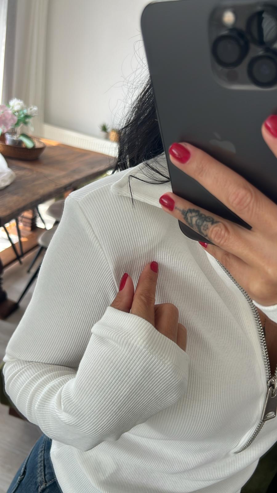 Fermuarlı Polo Yaka Ekru Bluz