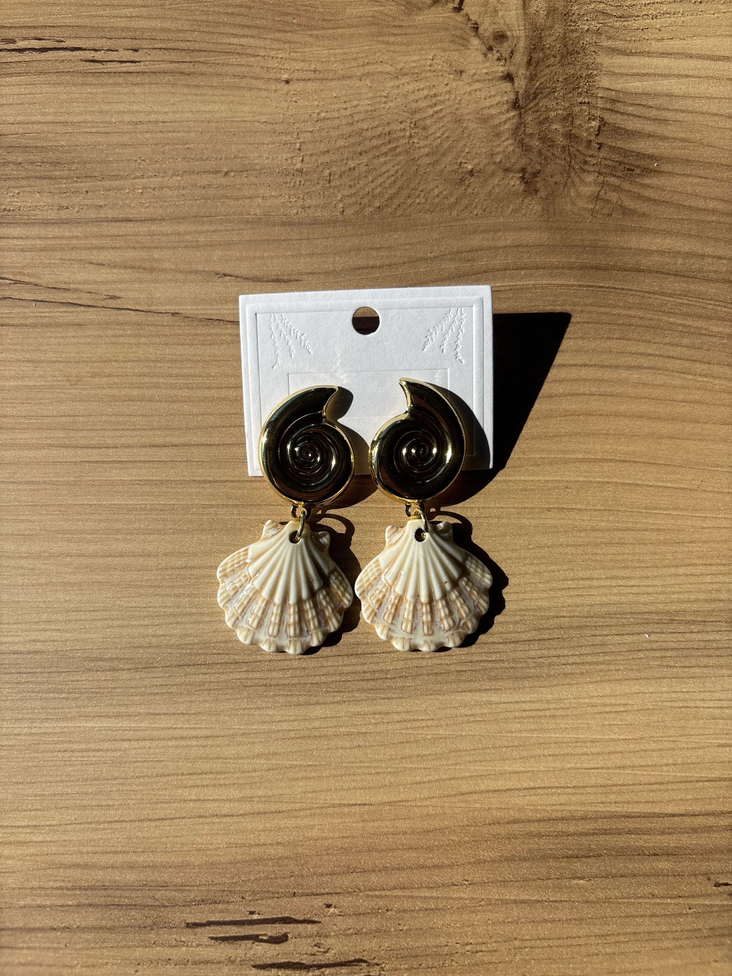 Sarmal Krem Kabuk Küpe