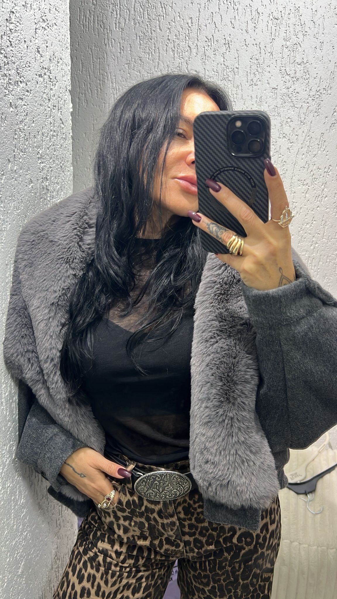 Geniş Tokalı Kabartmalı Deri Kemer