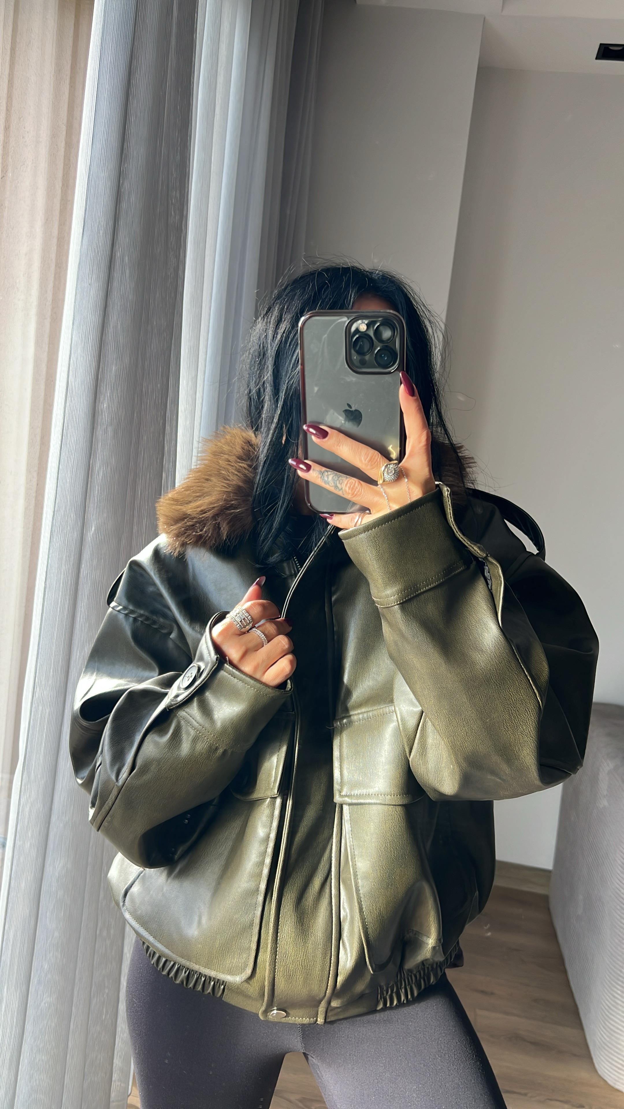 Yakası Kürk Detaylı Haki Deri Ceket