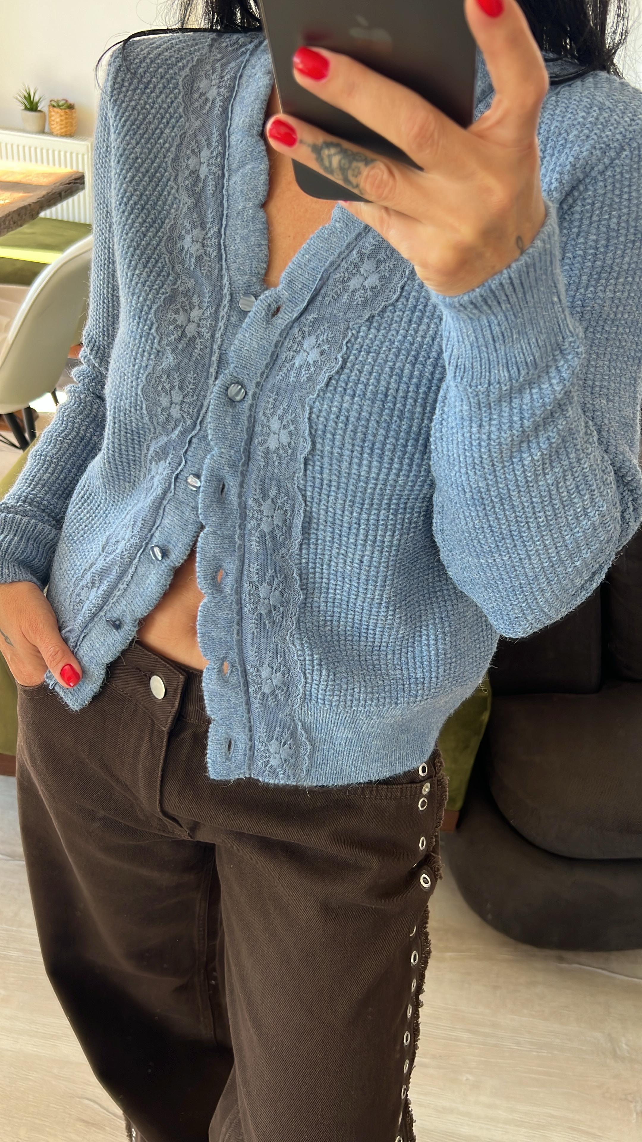 Dantel Detaylı Mavi Triko Hırka 