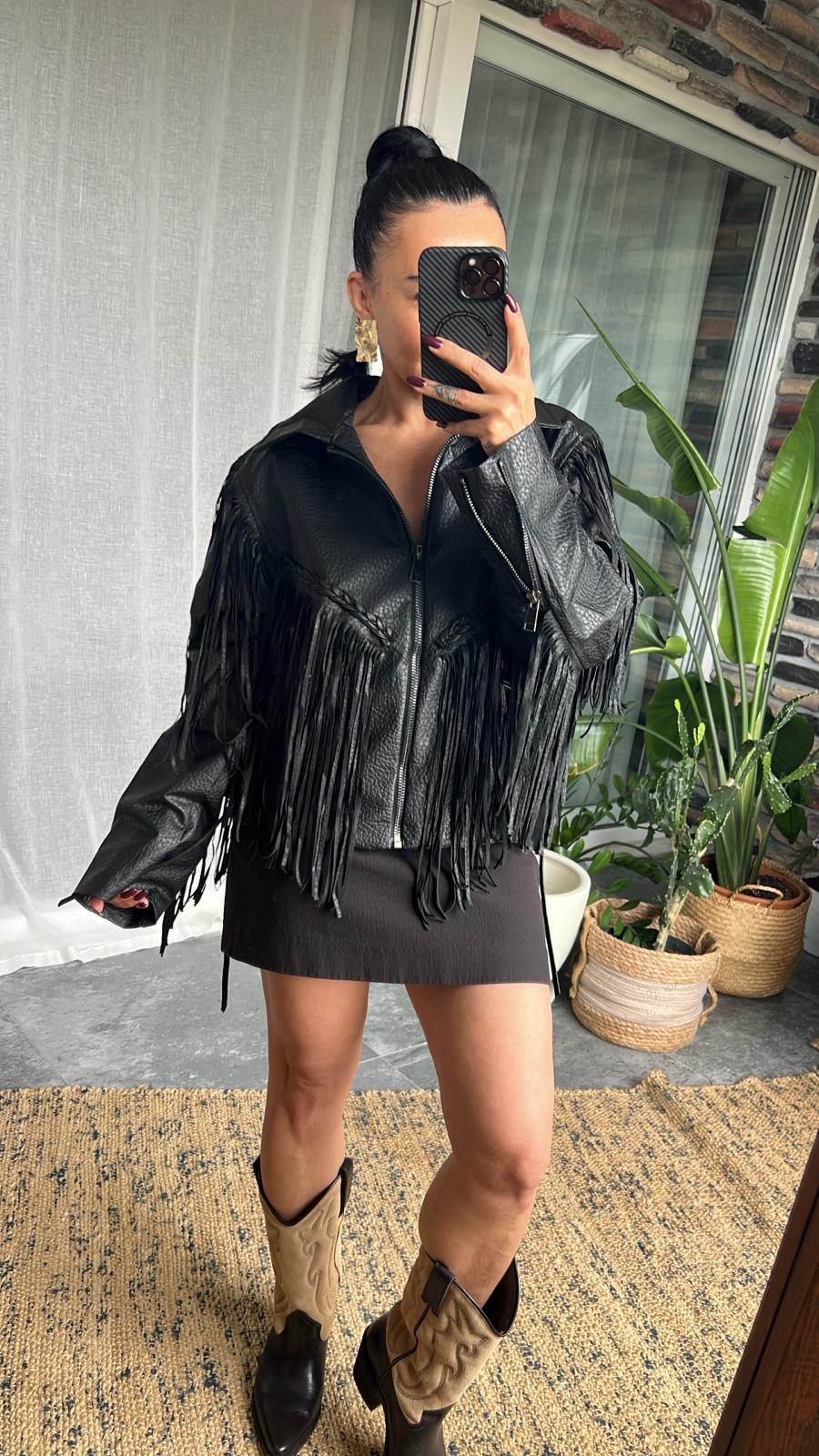 Püsküllü Siyah Deri Ceket