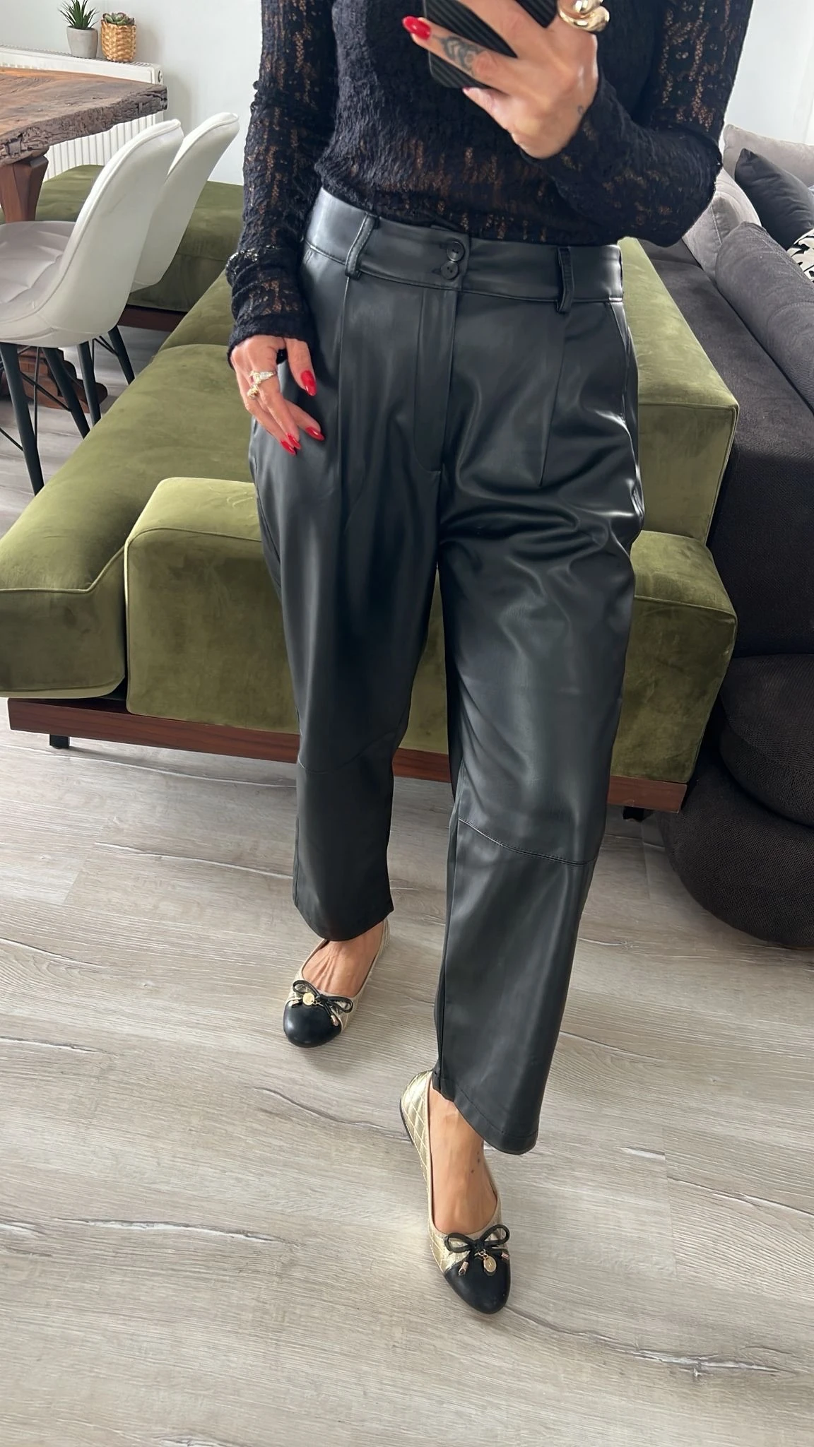 Pileli Siyah Deri Pantolon