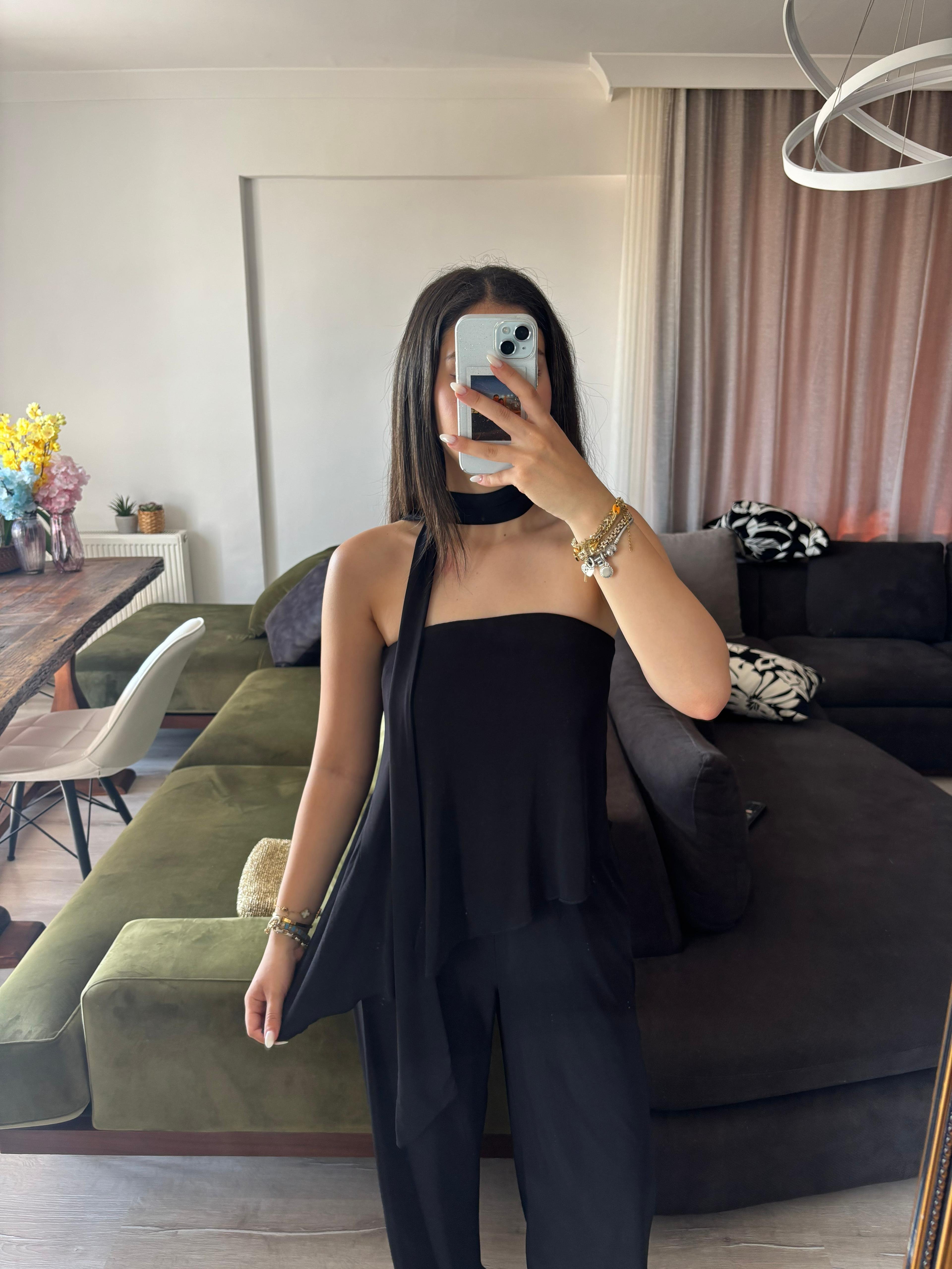 Asimetrik Kesim Siyah Fularlı Bluz Salaş Pantolon Takım