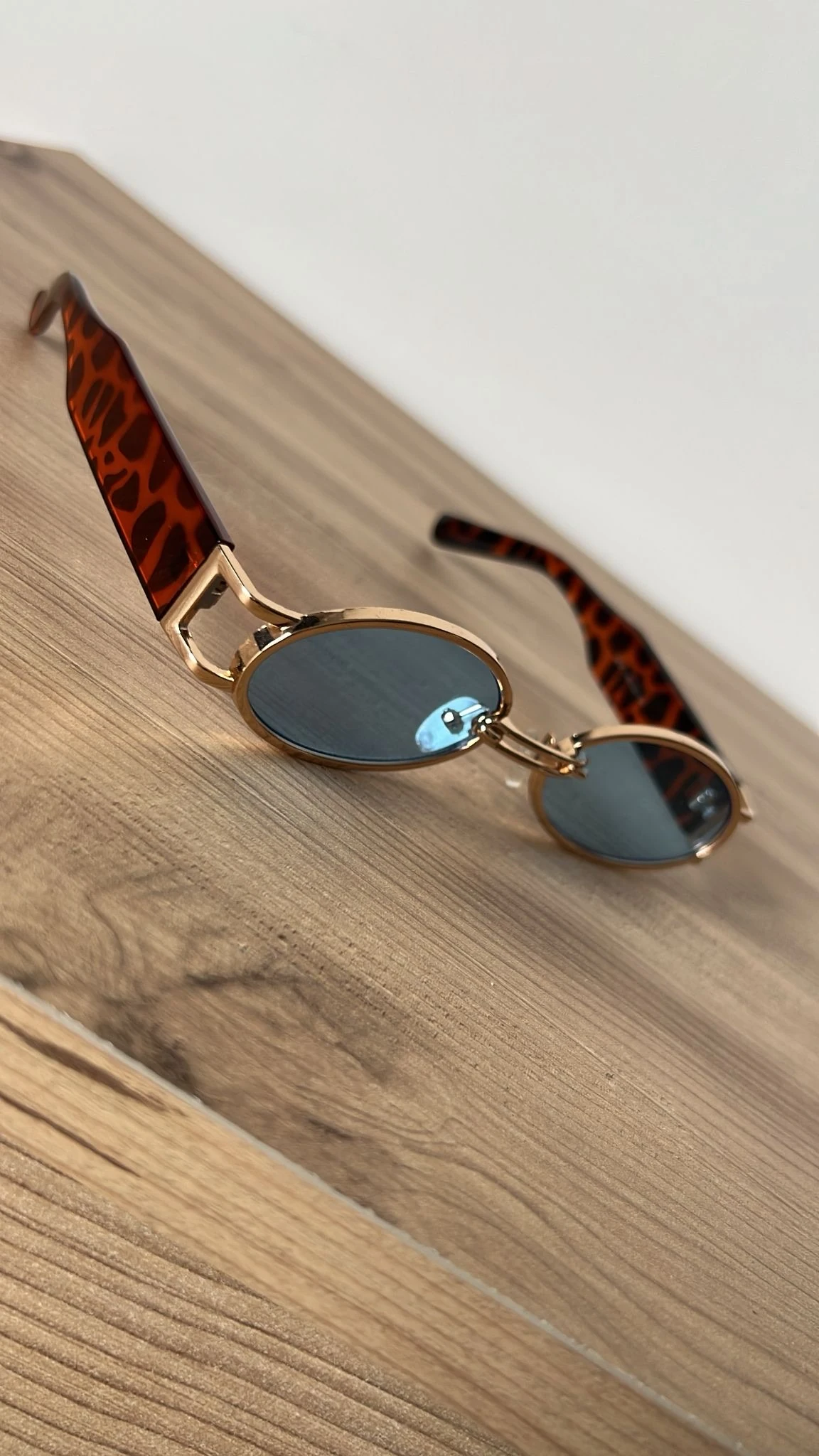 Retro Mavi Camlı Oval Gözlük