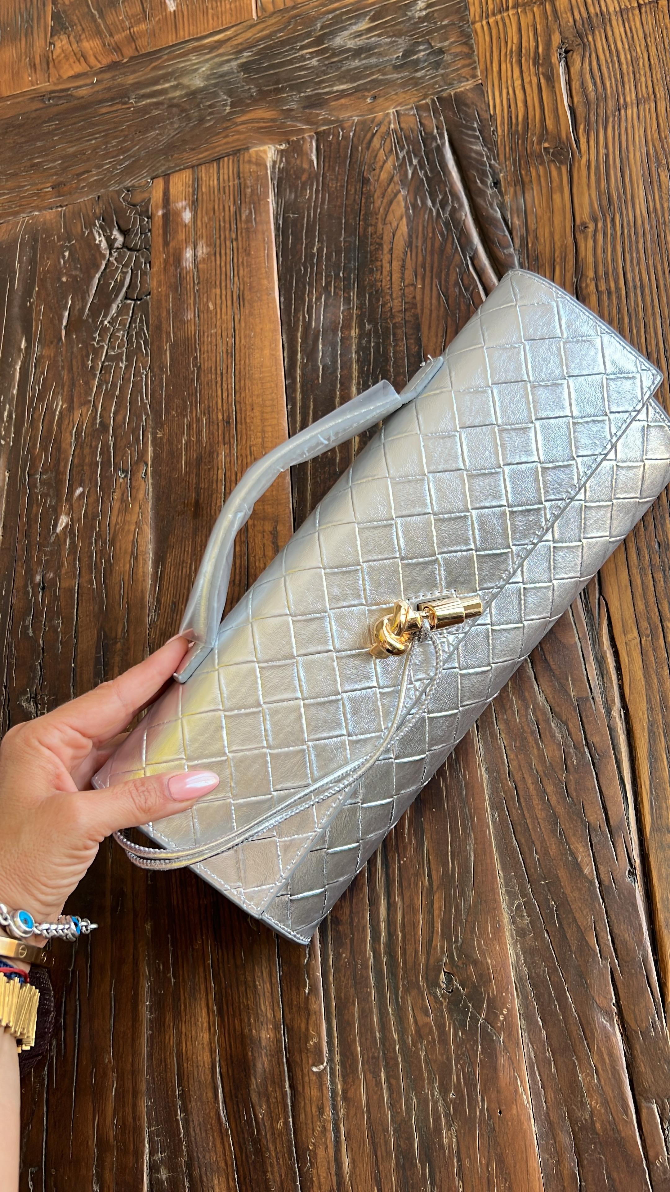 Marka Model Kapitoneli Clutch Çanta (Silver)